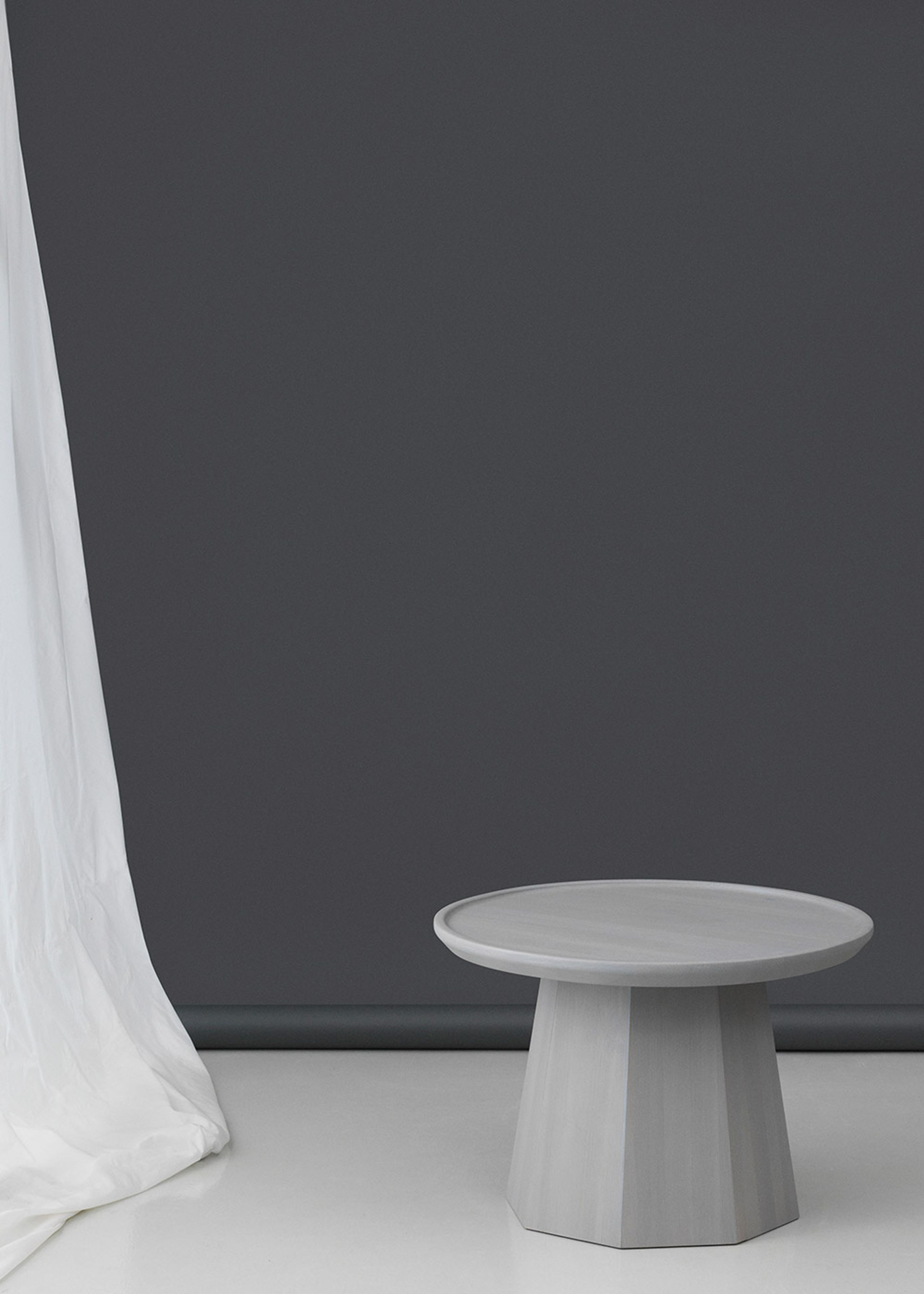 Normann Copenhagen - Mesa de centro - Pine table - Small - Dark Grey