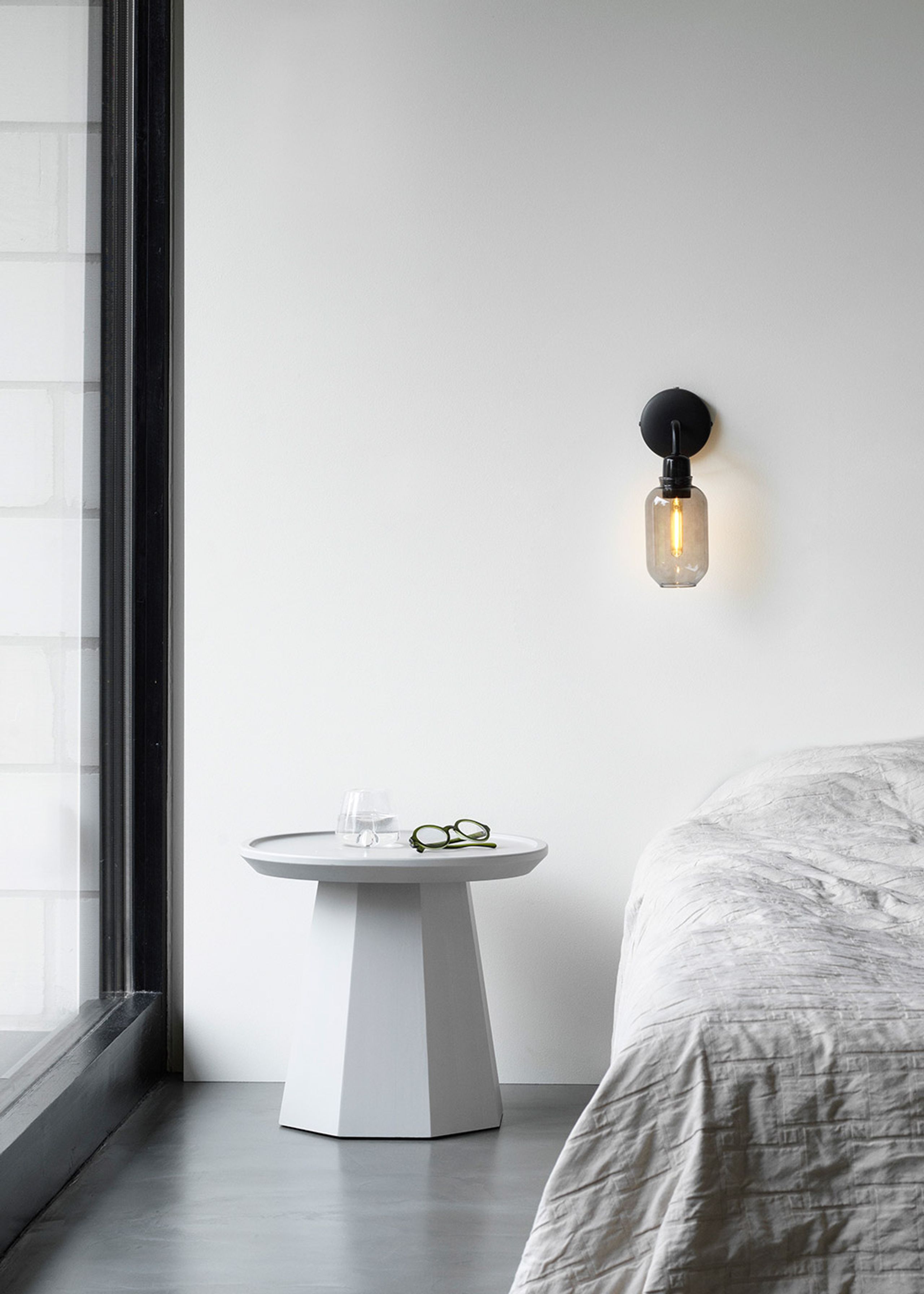 Normann Copenhagen - Mesa de centro - Pine table - Small - Dark Grey