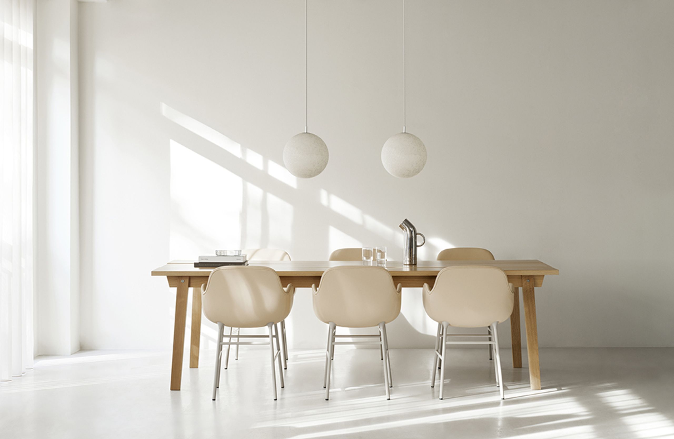 Normann Copenhagen - Ruokailutuoli - Form Armchair Steel - Brass / Green