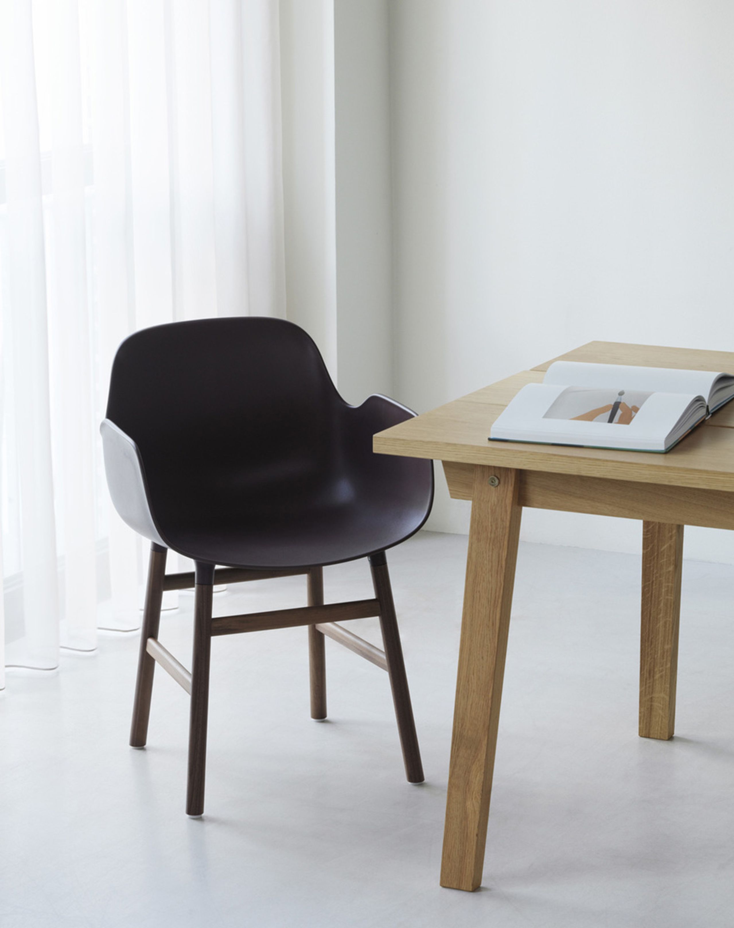 Normann Copenhagen - Dining chair - Form Armchair Wood - Walnut / Black