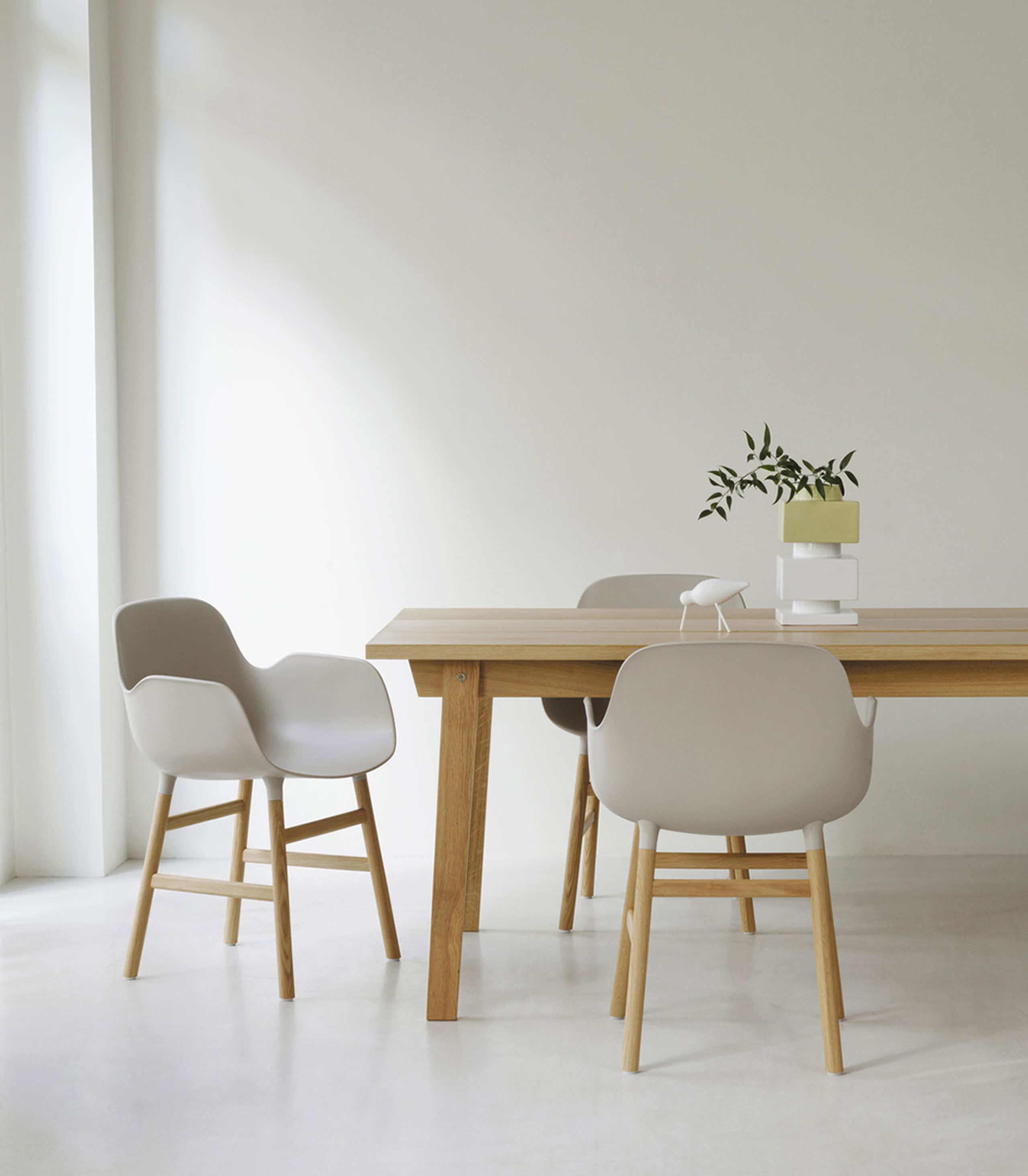 Normann Copenhagen - Dining chair - Form Armchair Wood - Walnut / White