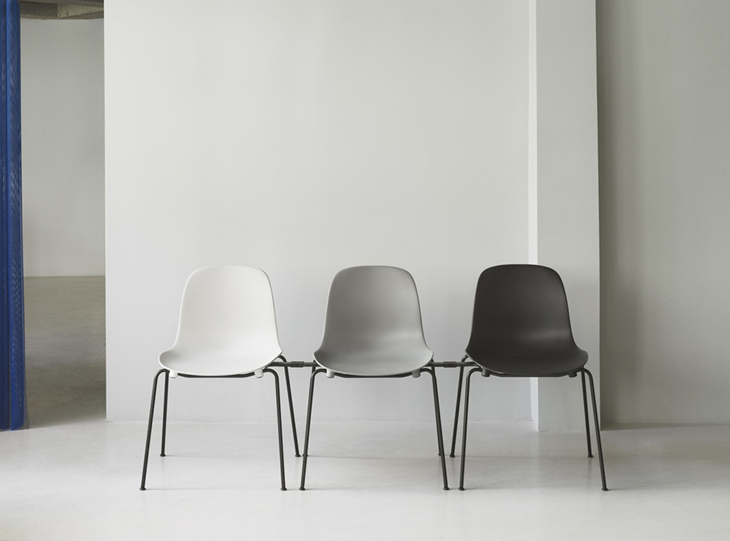 Normann Copenhagen - Chaise à manger - Form Chair Stacking Steel - White / Black