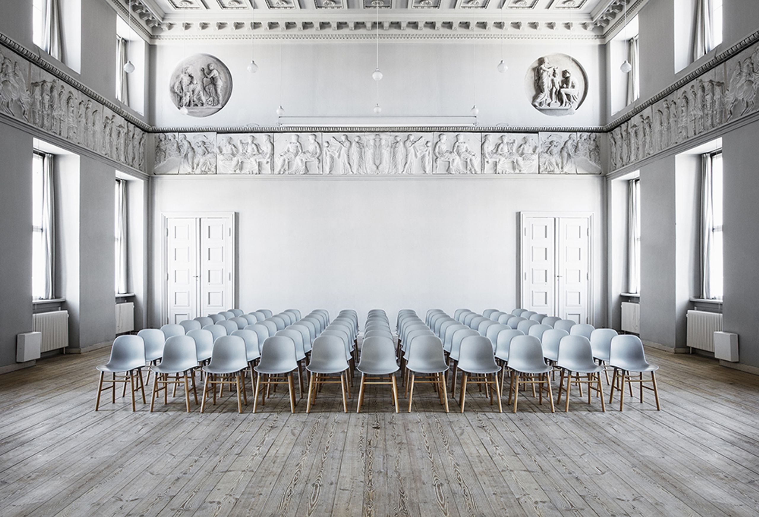 Normann Copenhagen - Silla de comedor - Form Chair Wood - Red/Black