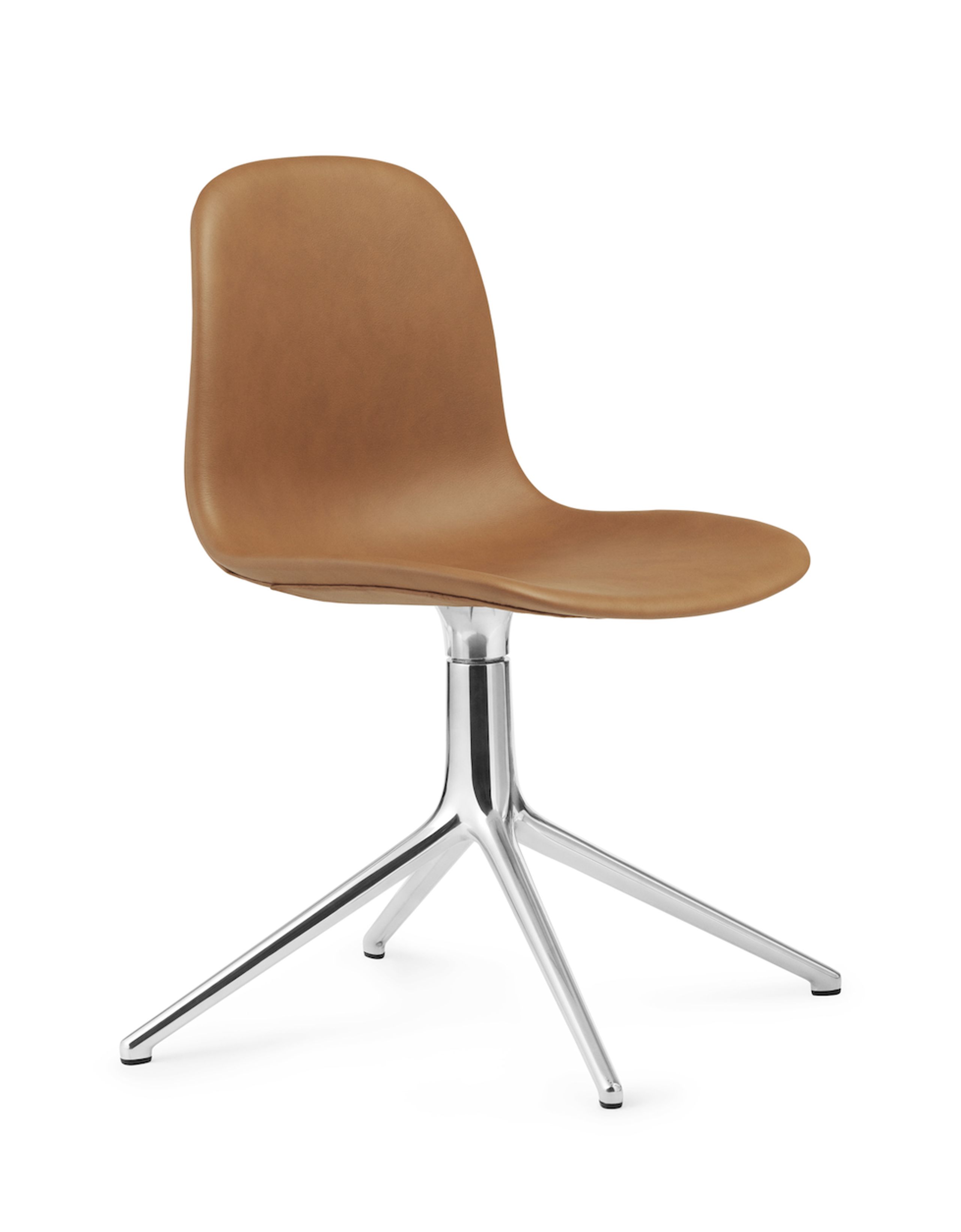 Normann Copenhagen - Chaise - Form Chair - Swivel 4L Full Upholstery - Frame: Aluminium / Ultra leather brandy