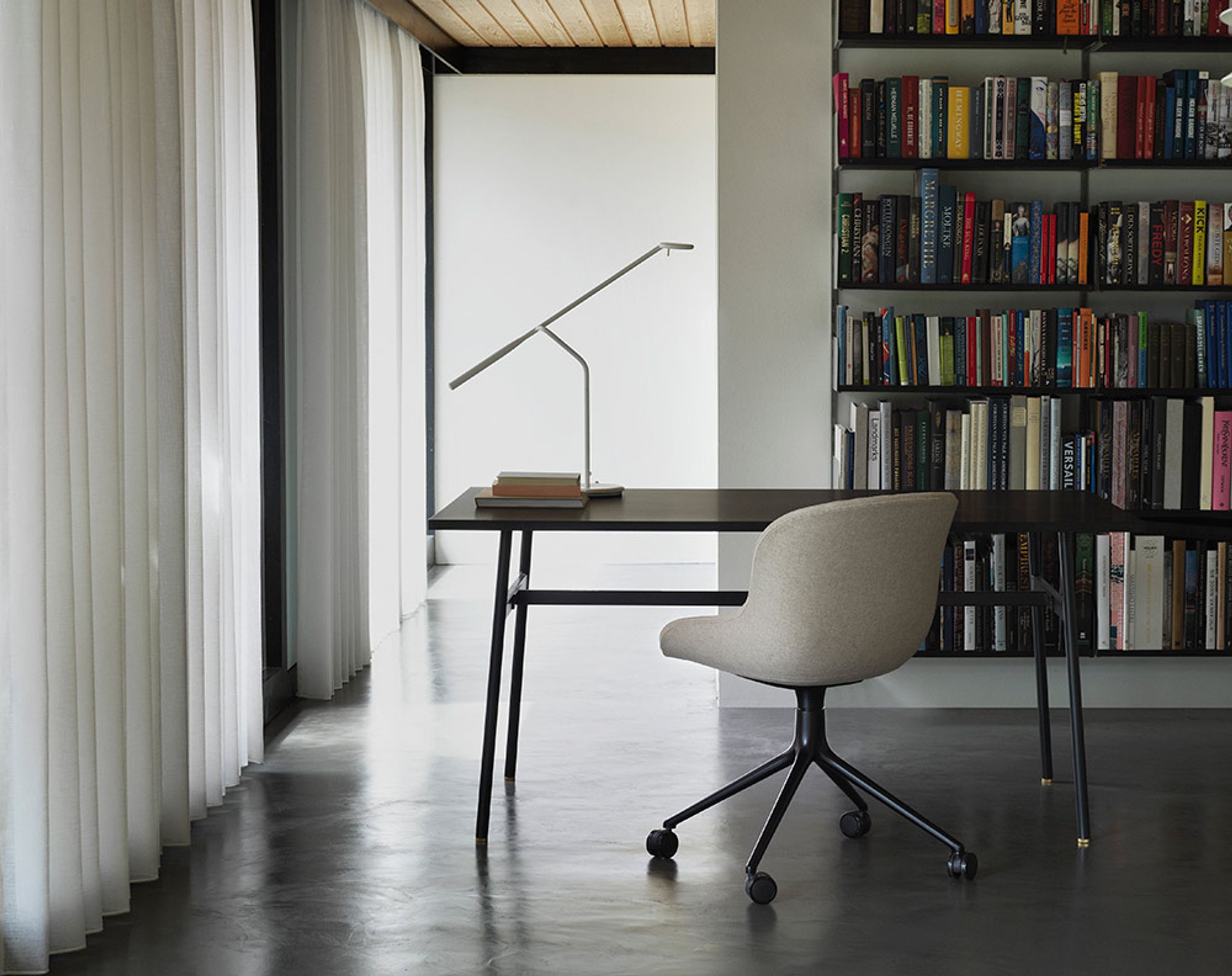 Normann Copenhagen - Stol - Hyg Chair Swivel 4W - Sand - Sort Aluminium