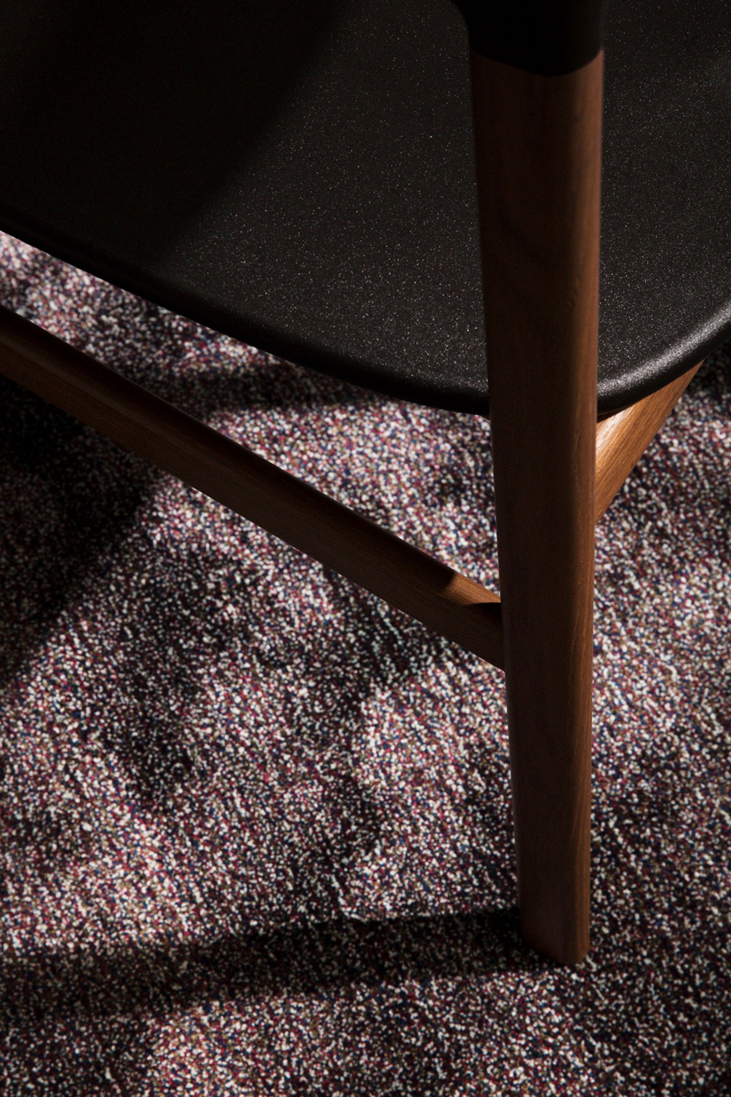 Normann Copenhagen - Cadeira de jantar - Herit chair / Upholstery - Black (Synergy)