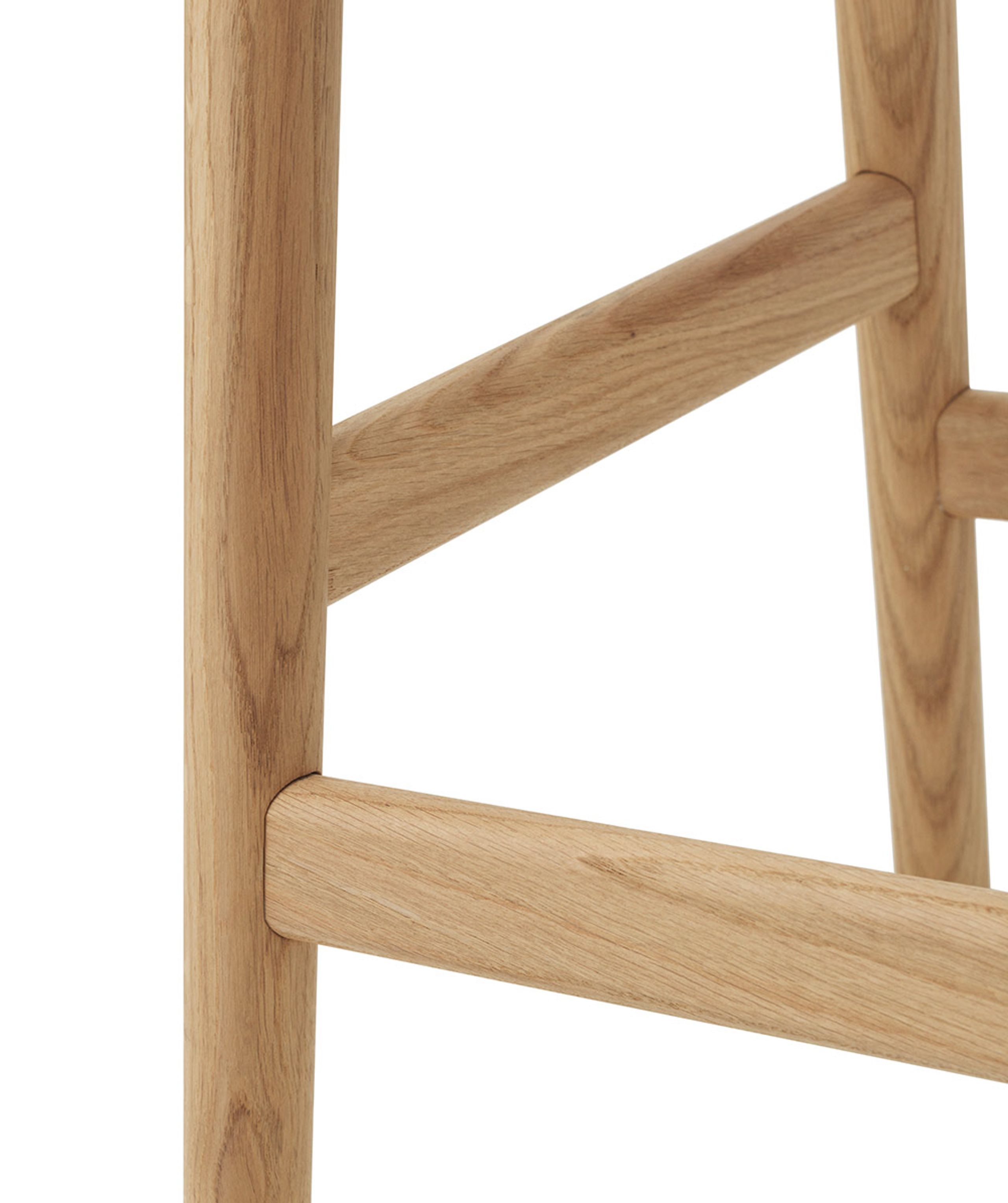 Normann Copenhagen - Stol - Hyg bar stool 65 cm wood - Grå - Egetræ