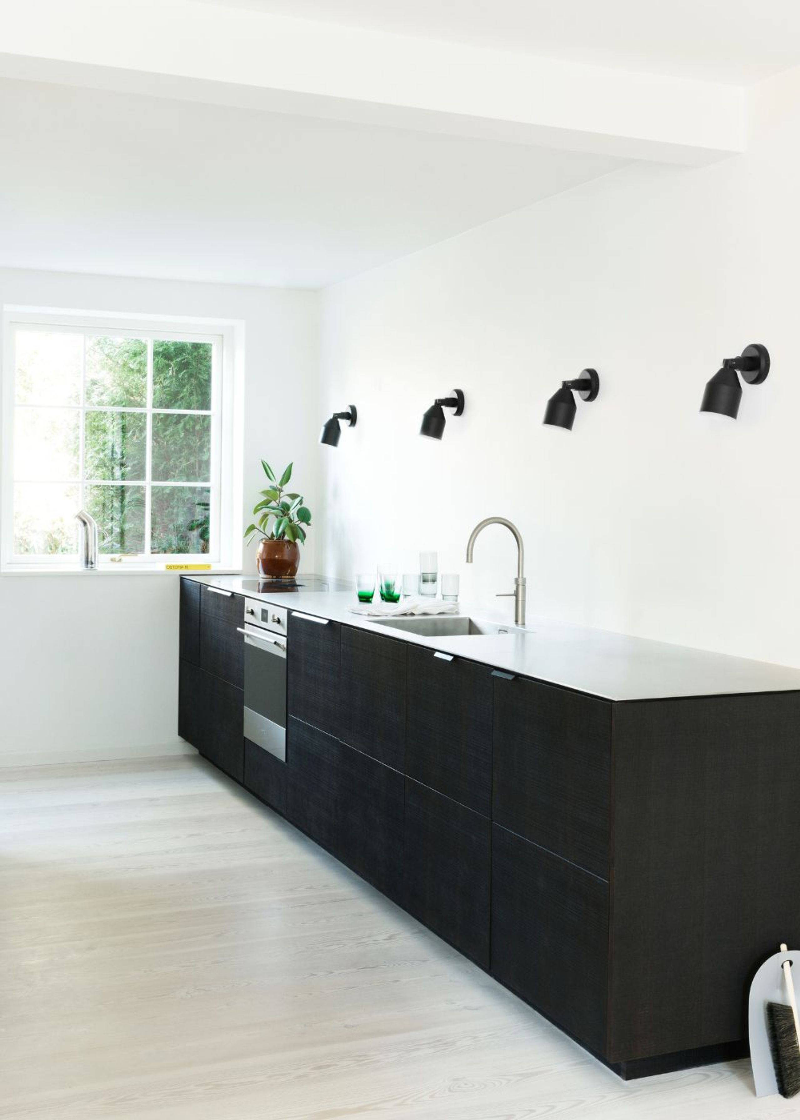 Normann Copenhagen - Wall lamp - Klip Lamp Normann Copenhagen - Black