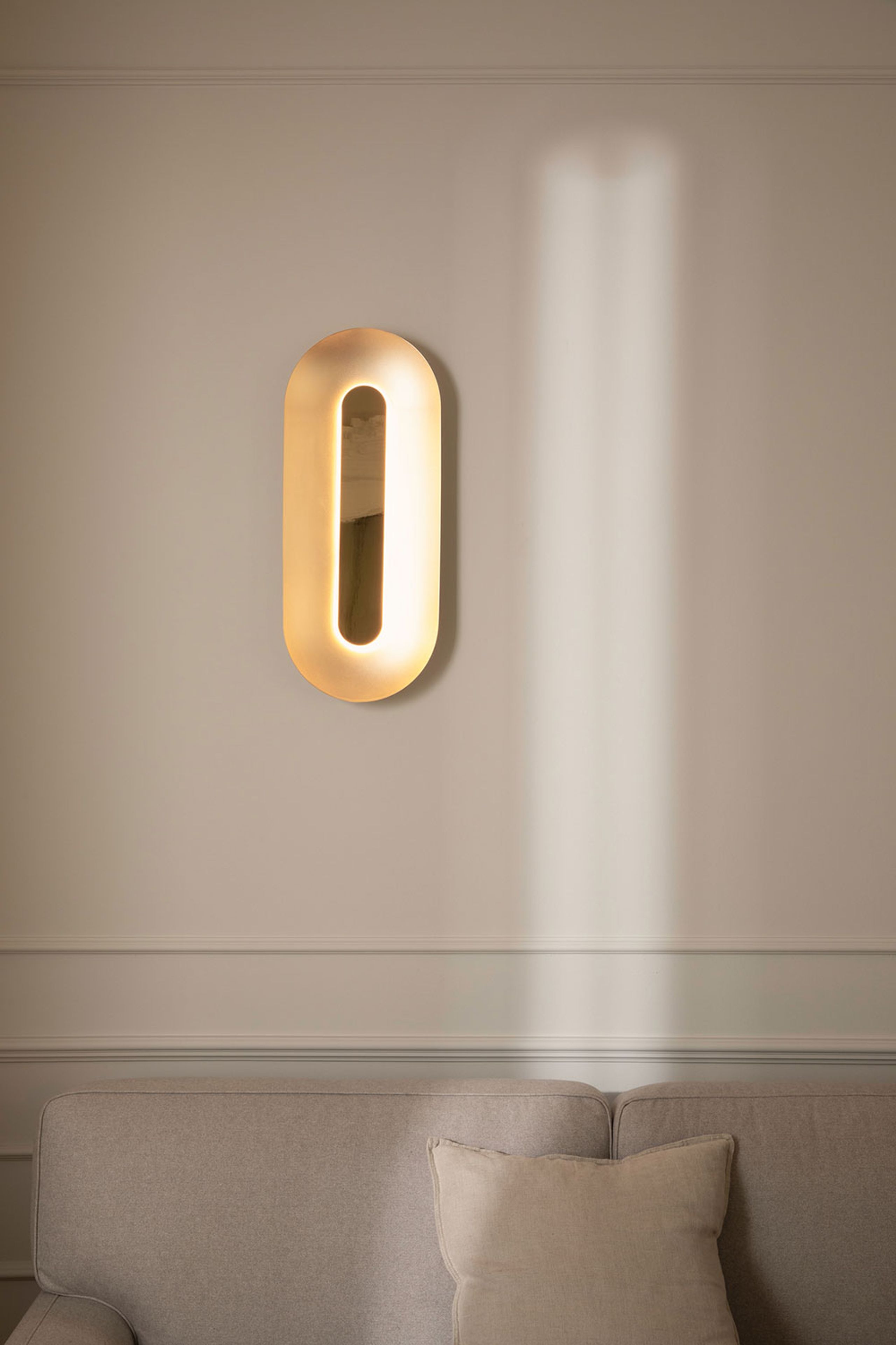 Nuura - Wall lamp - Sasi - Brass - Large