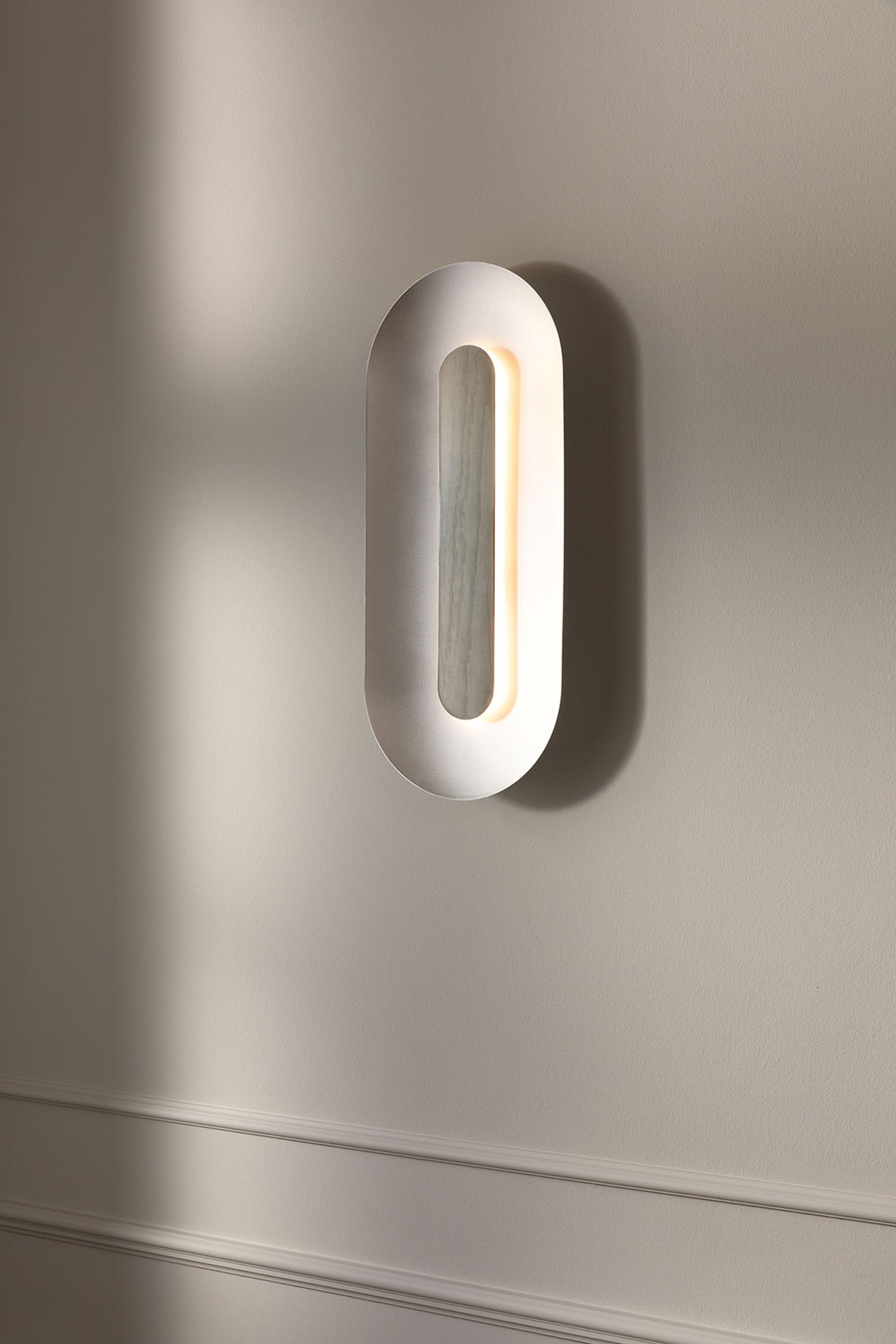 Nuura - Wall lamp - Sasi - Brass - Small