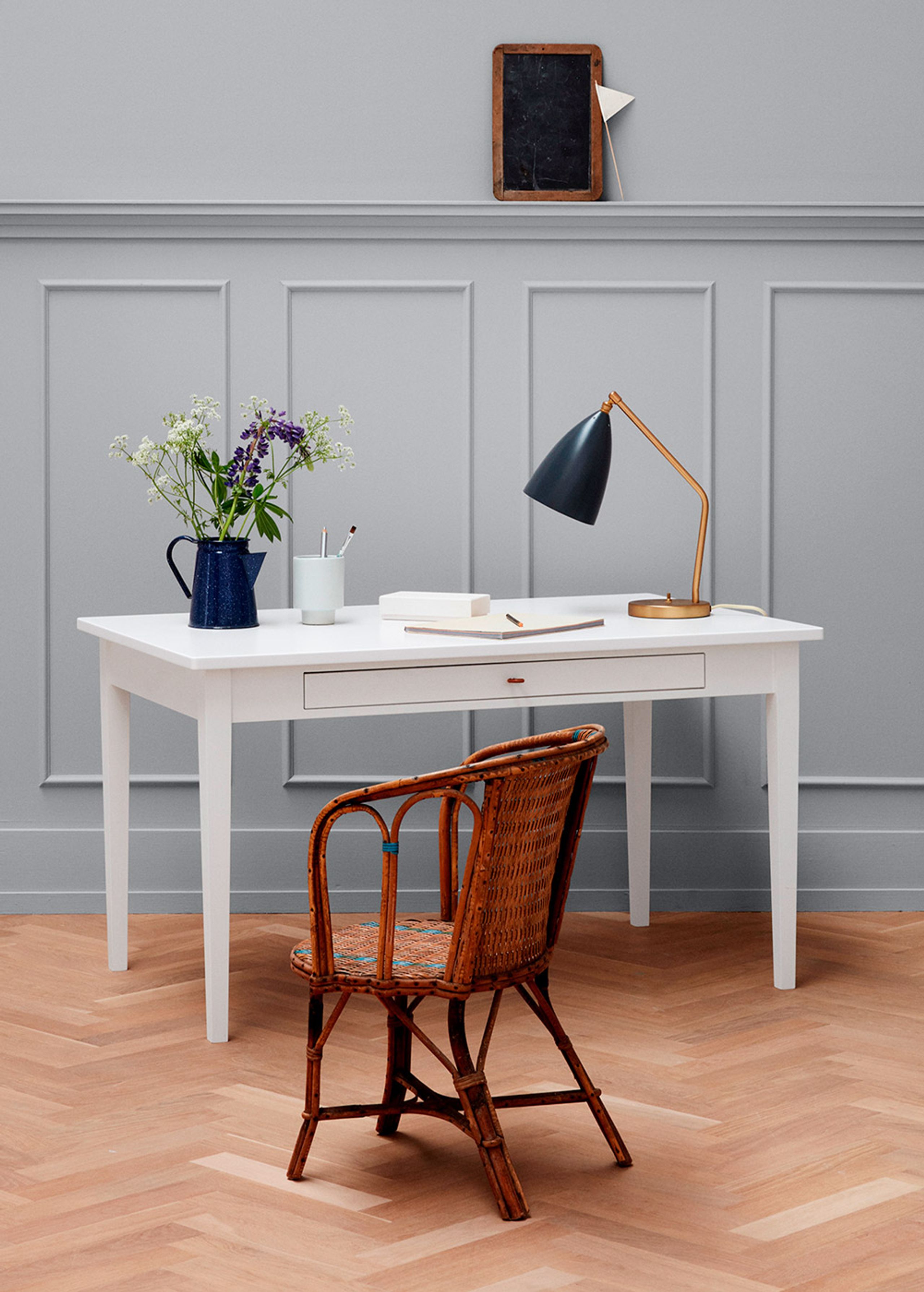 Oliver Furniture - Skrivebord - Seaside Bord med læderstrop - Hvid