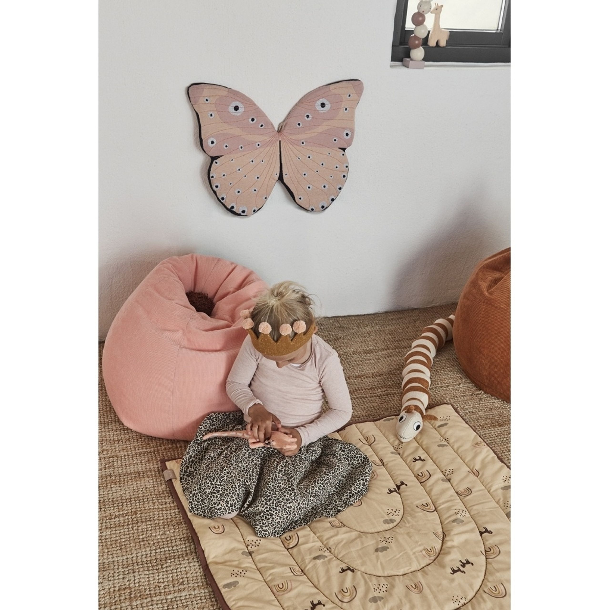 OYOY - Stuffed Animal - Leo Larva Figure - Caramel / Offwhite