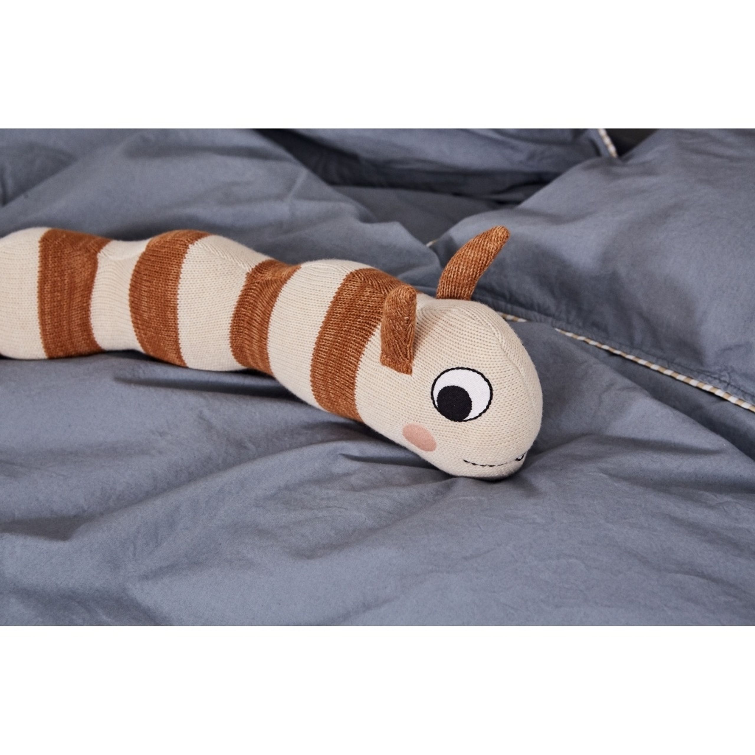 OYOY - Stuffed Animal - Leo Larva Figure - Caramel / Offwhite