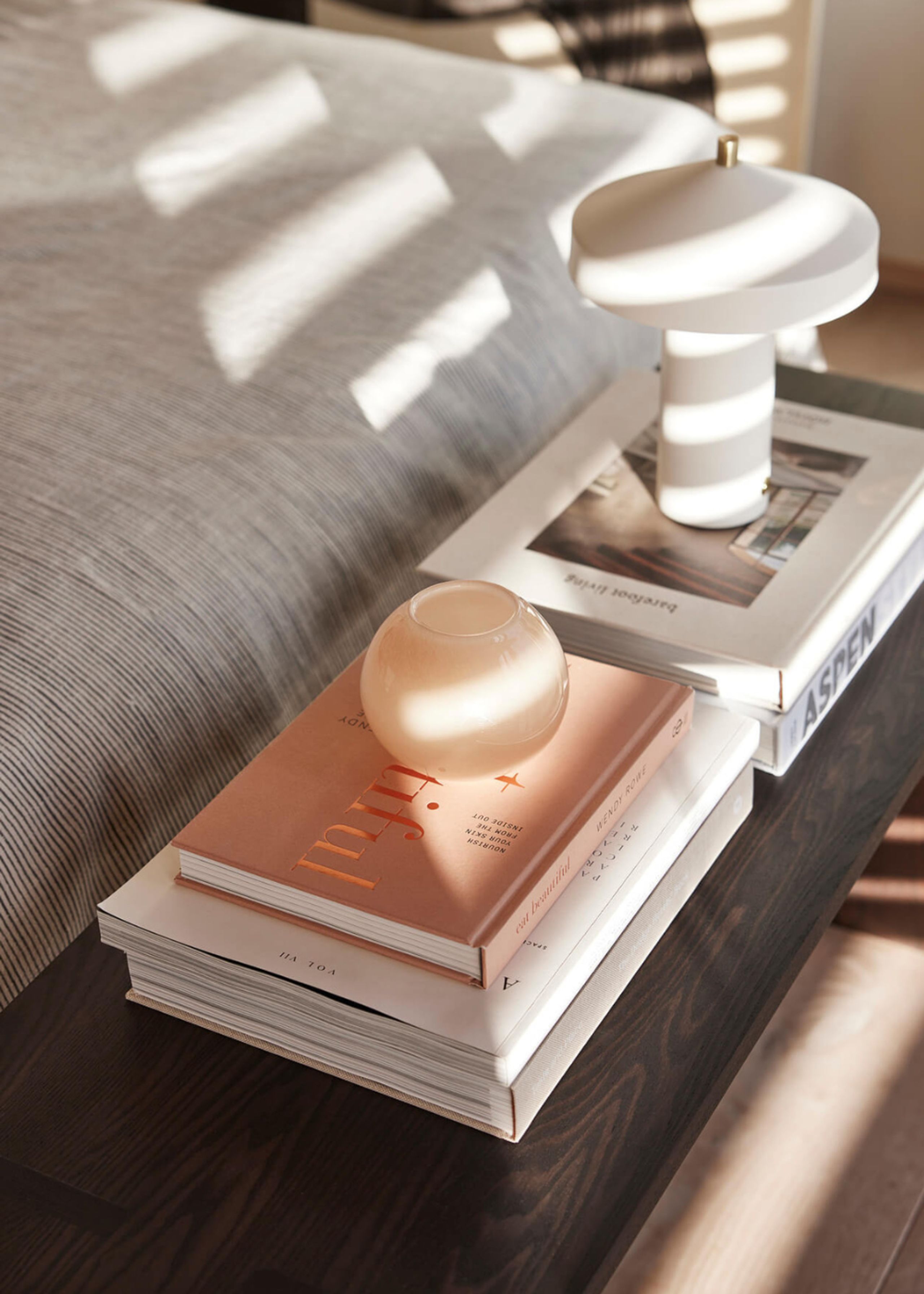 OYOY LIVING - Lampe de table - Hatto Table Lamp LED - White