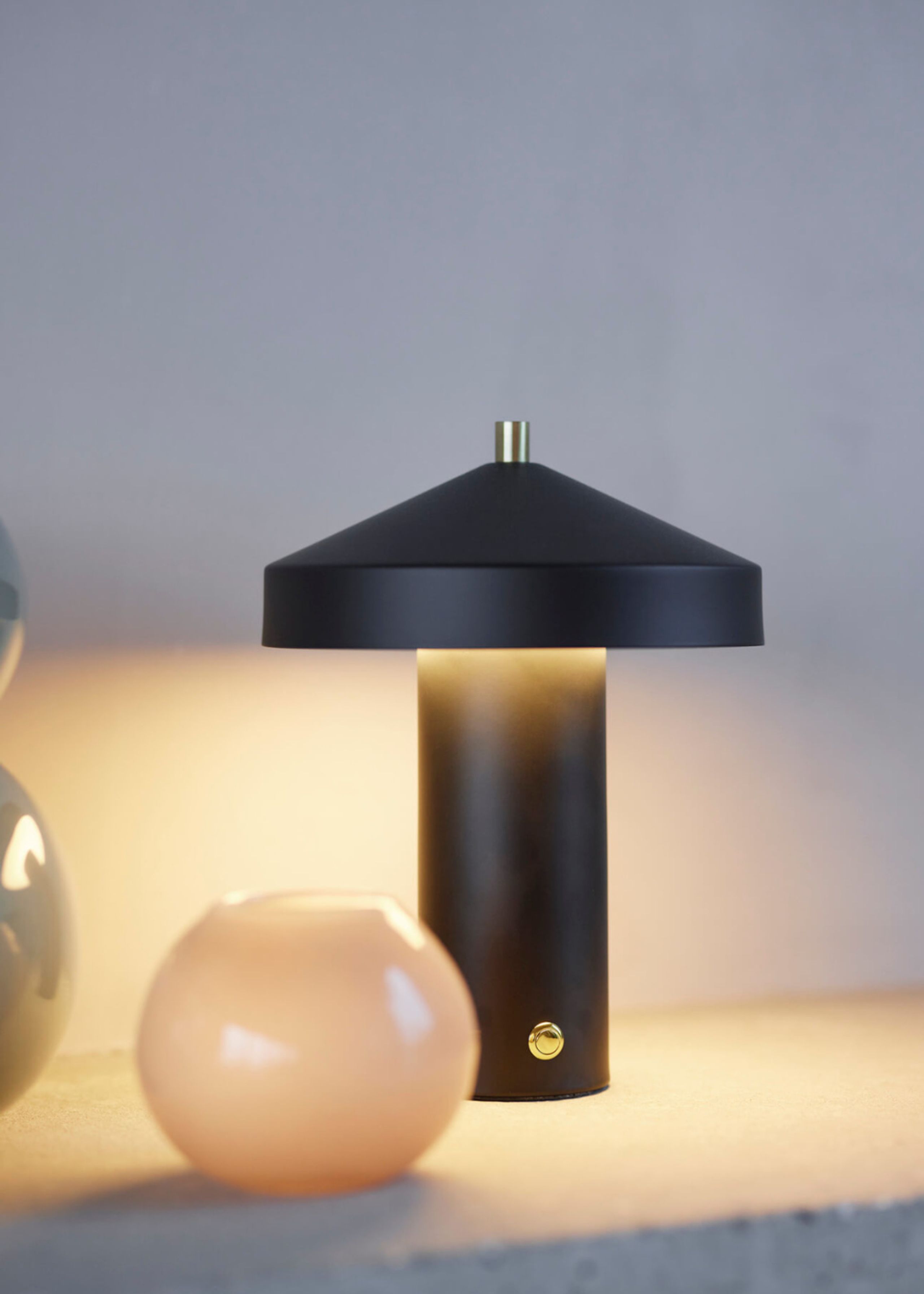 OYOY LIVING - Table Lamp - Hatto Table Lamp LED - Black