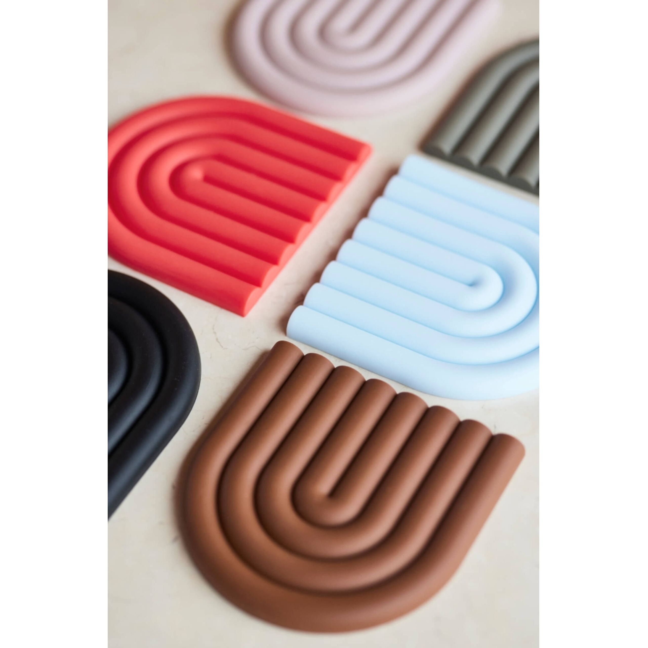 OYOY LIVING - Faldón de la mesa - Rainbow Trivet - 610 Ice Blue