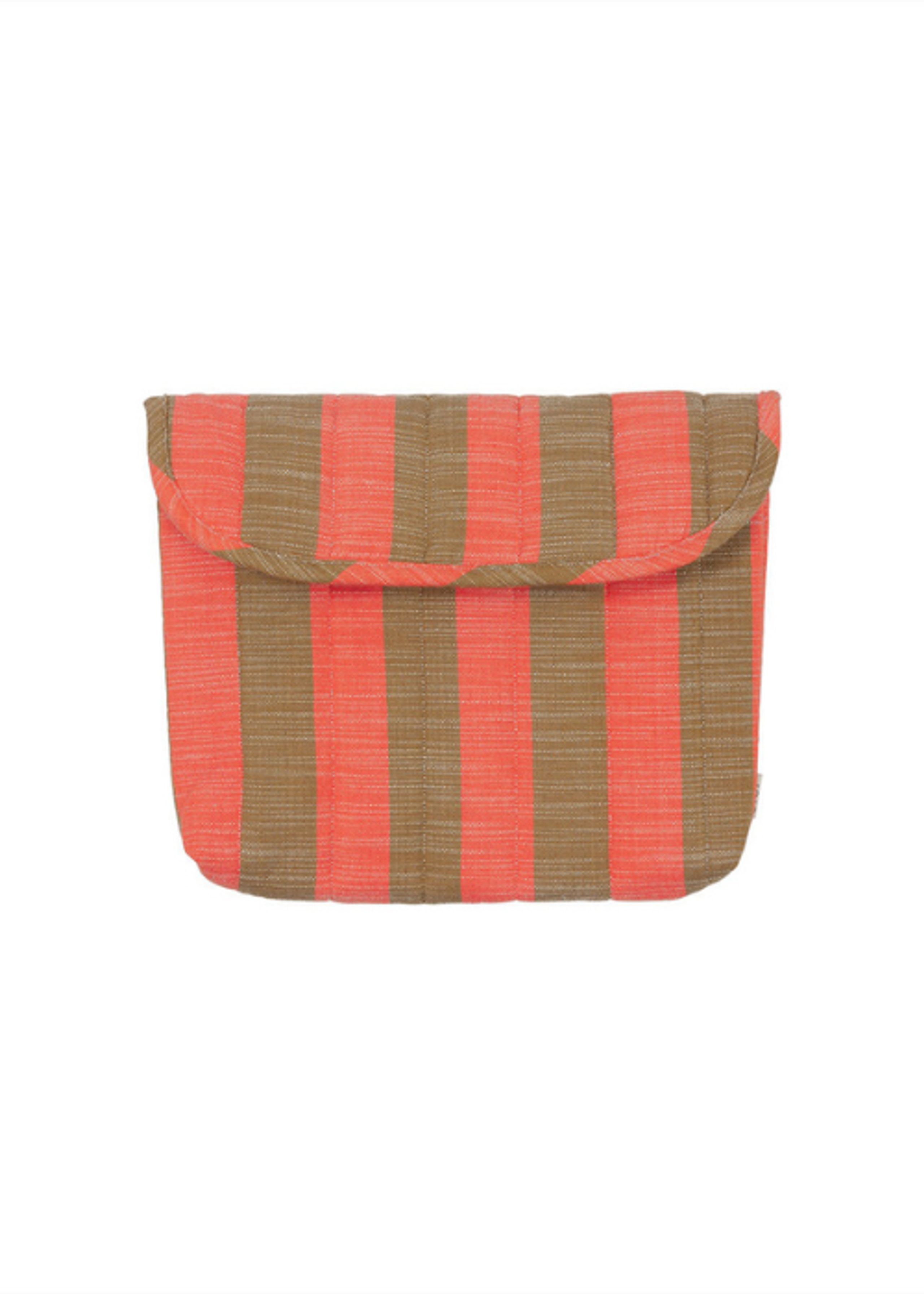 OYOY LIVING - Computer Sleeve - Futo Sleeve - Model 13 - 405 Cherry Red