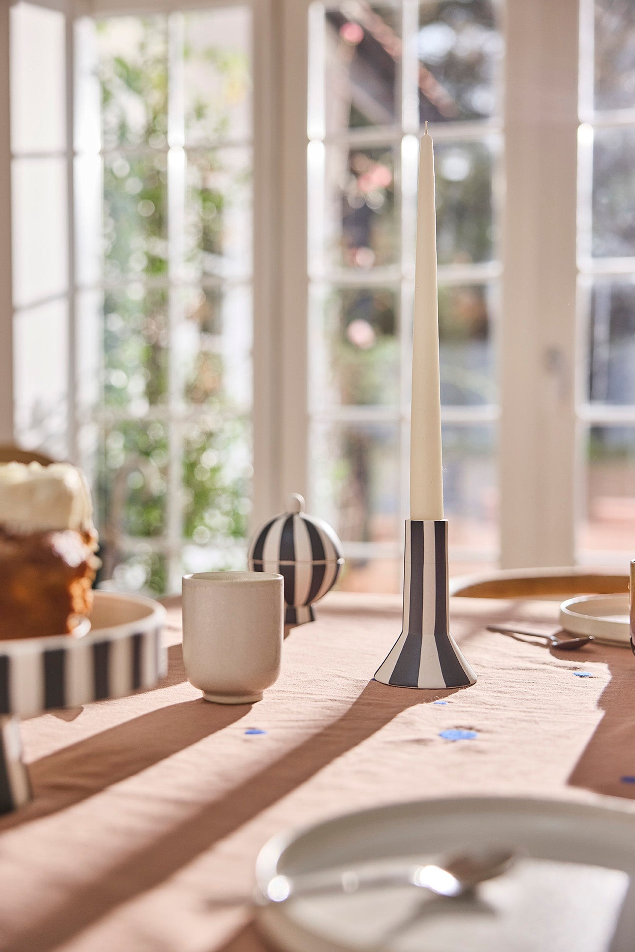 OYOY LIVING - Svícen - Toppu Candleholder - White/Black