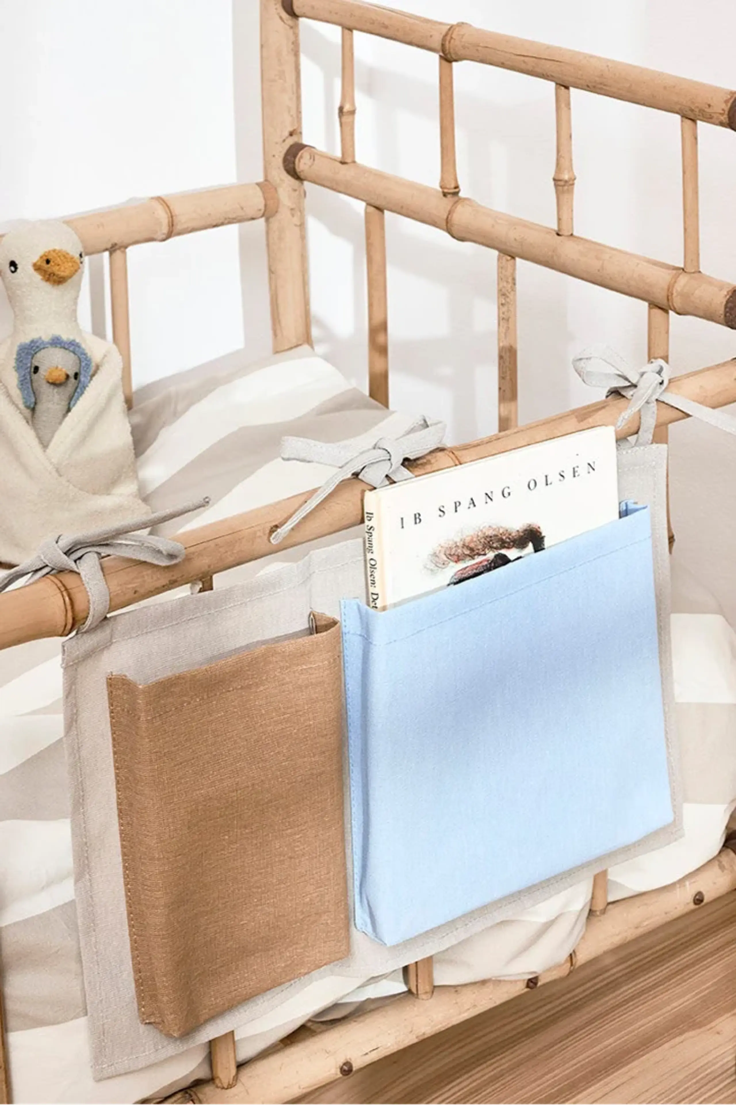 OYOY MINI - Sängyn taskut - Saga Bed Storage - Blue/Clay