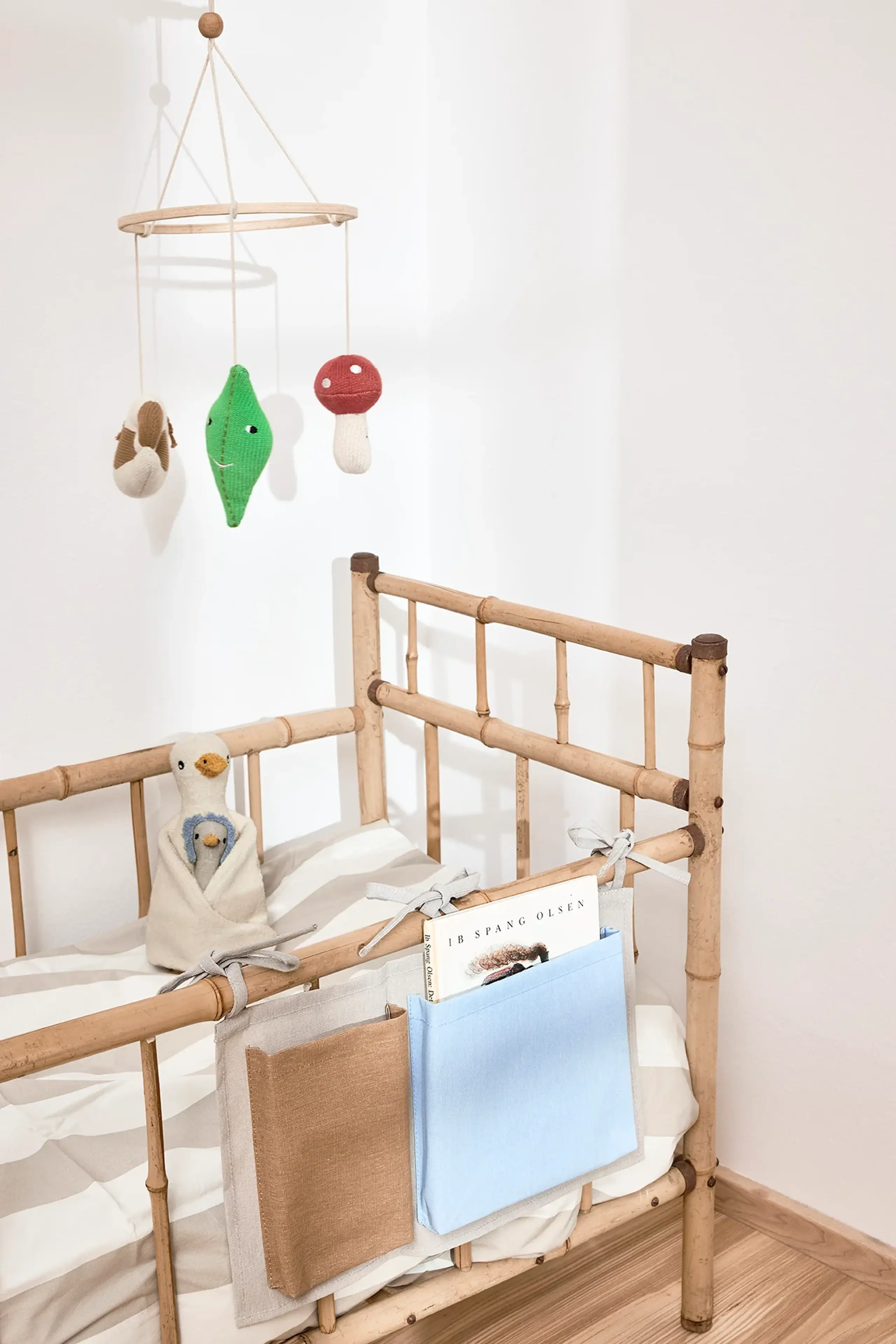 OYOY MINI - Sängyn taskut - Saga Bed Storage - Blue/Clay