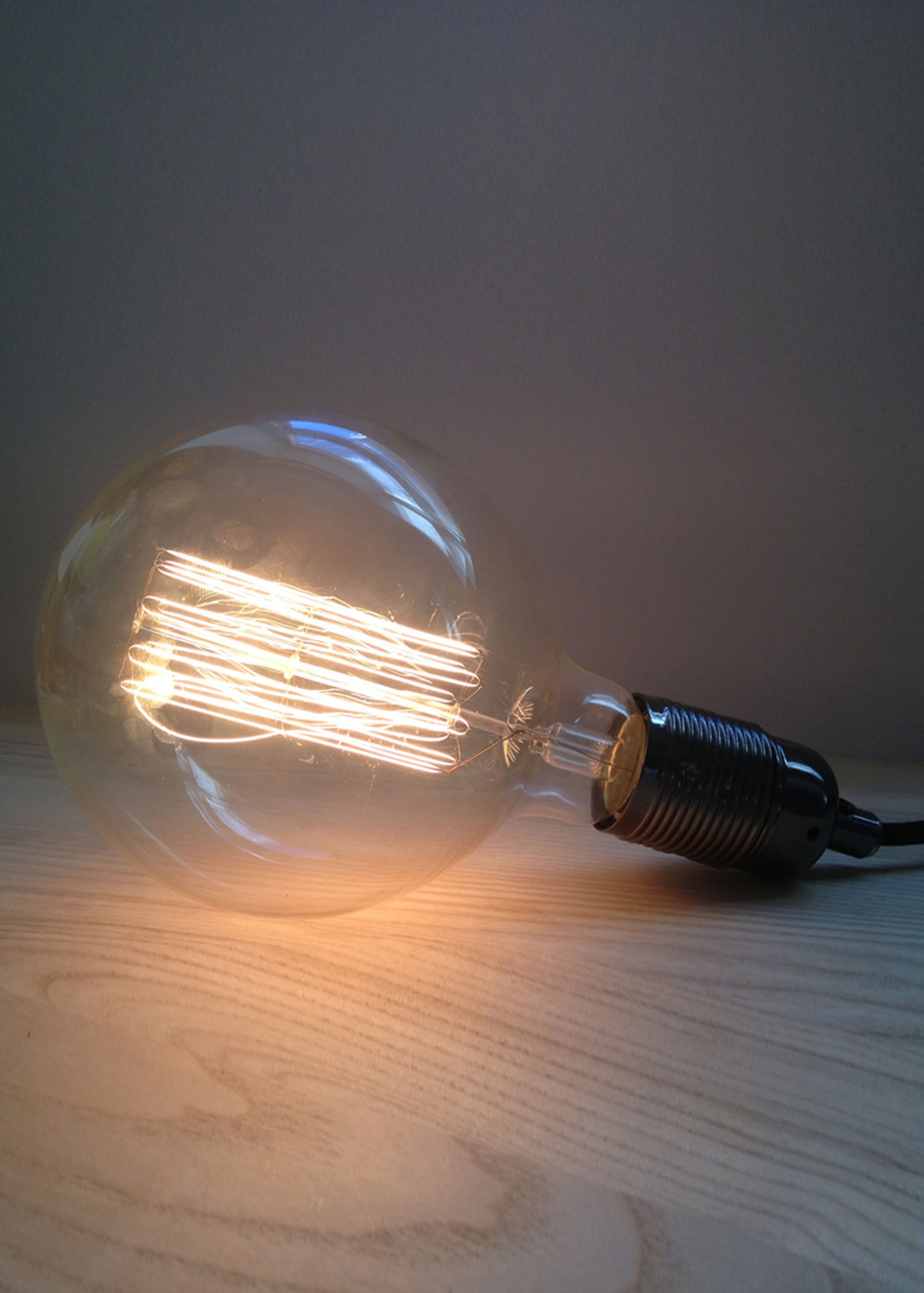 FRAMA - Pendants - Pendel E27 - Black Chrome/Black Cable