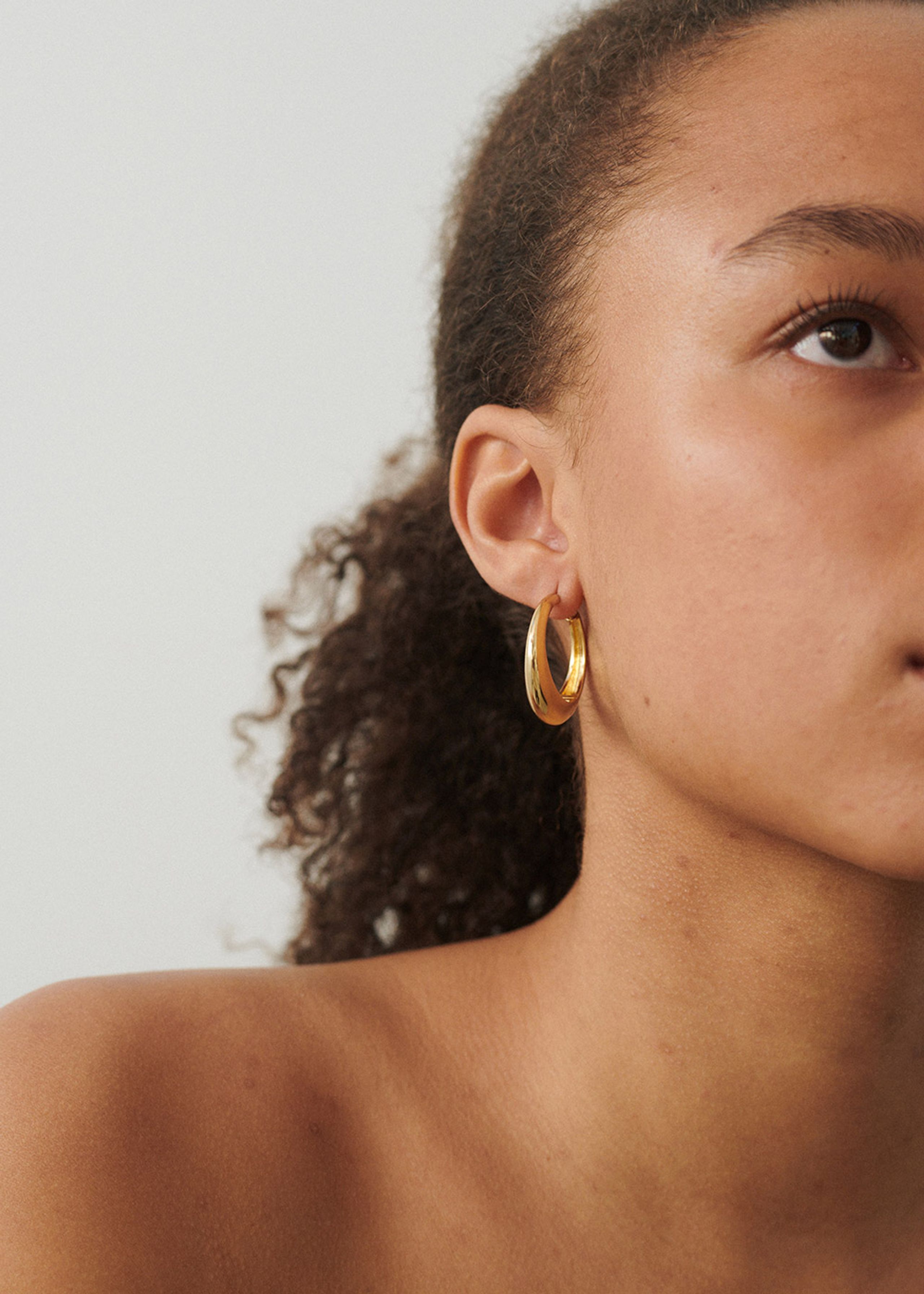 Pernille Corydon - Earring - Large Globe Huggie - Gold