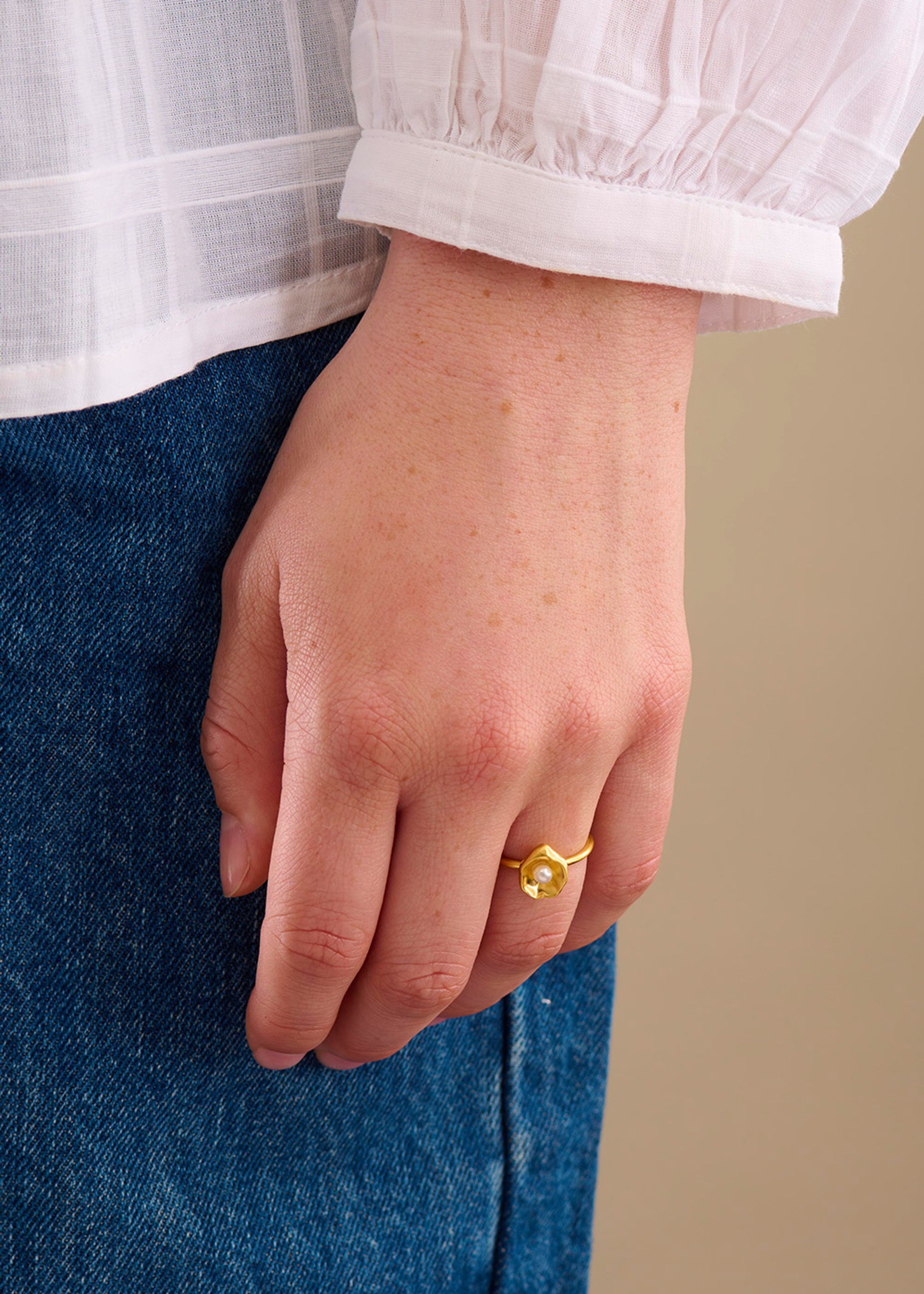 Pernille Corydon - Chiama - Hidden Pearl Ring - Gold