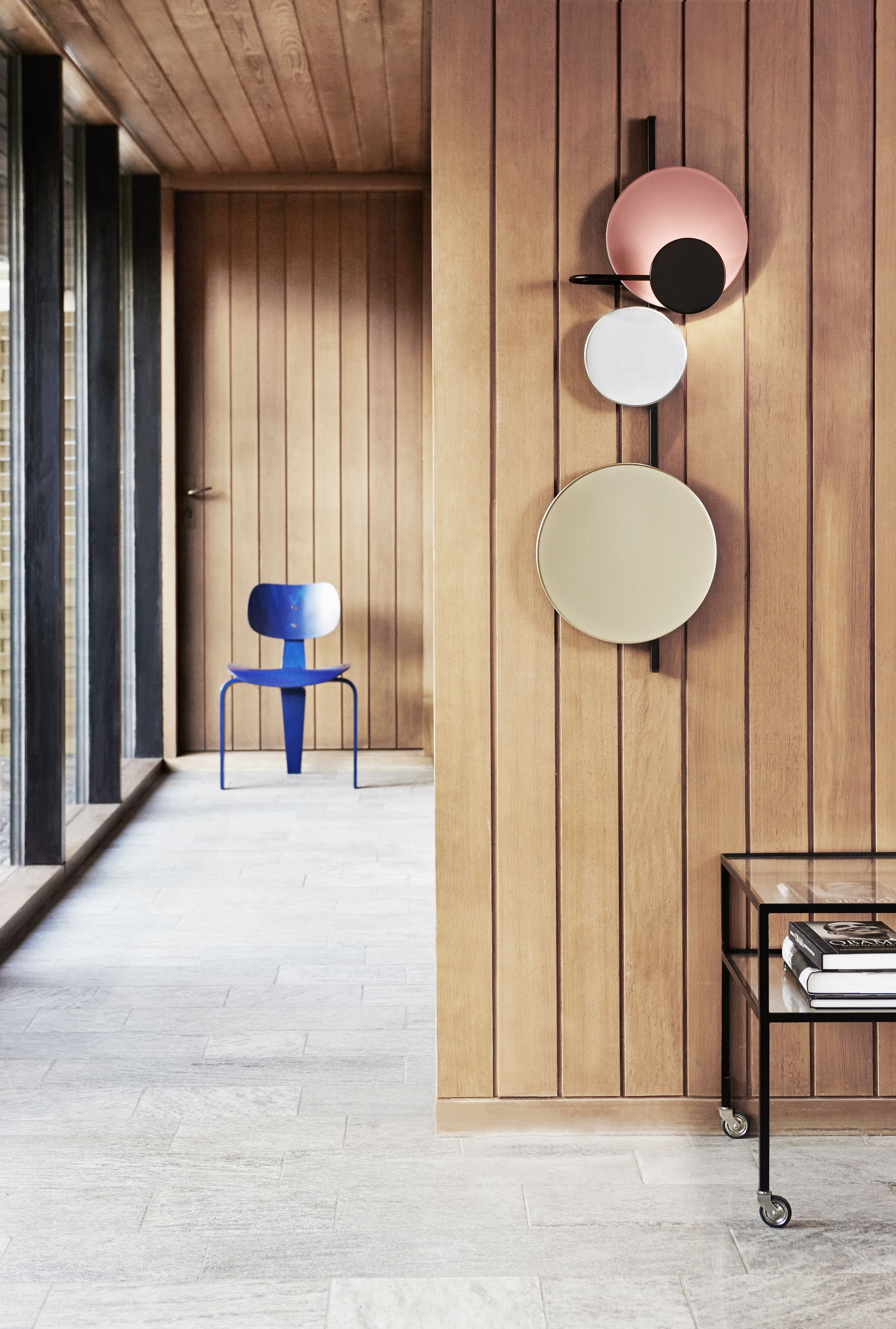 PLEASE WAIT to be SEATED - Lamp accessories - Planet Lamp Disc / By Mette Schelde - Electric Blue