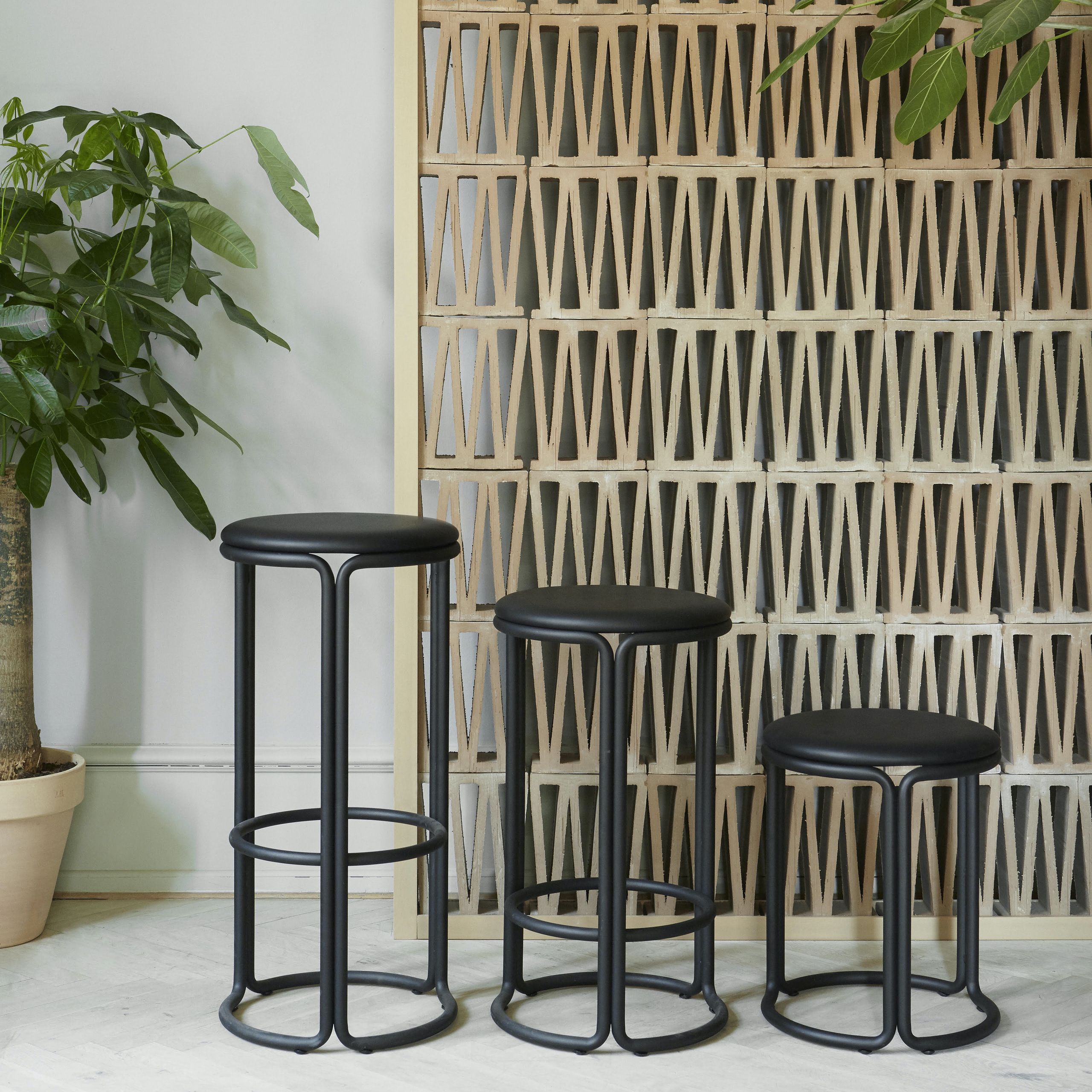 PLEASE WAIT to be SEATED - Skammel - Hardie Stool / By Philippe Malouin - Black / Basque Red