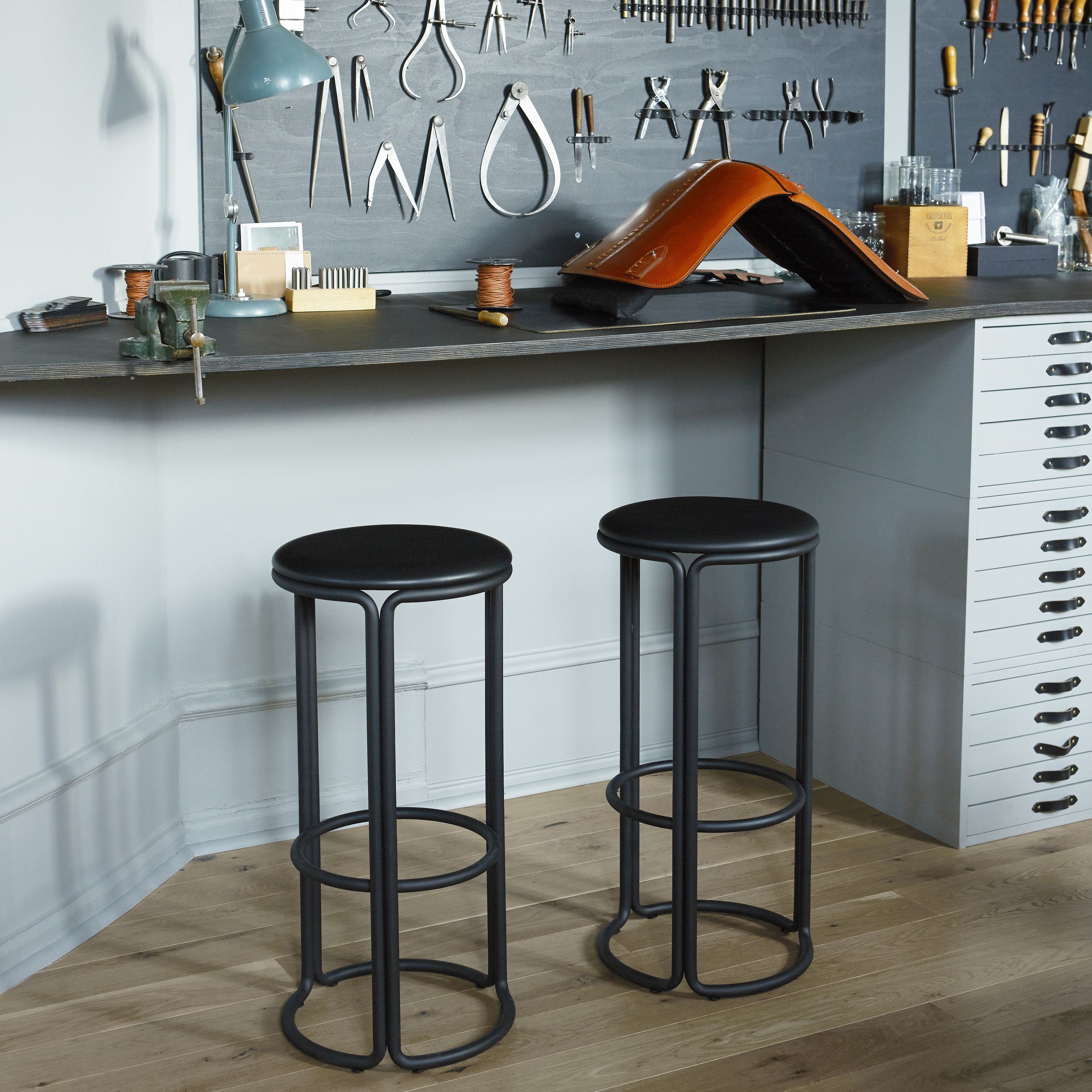 PLEASE WAIT to be SEATED - Skammel - Hardie Stool / By Philippe Malouin - Black / Basque Red