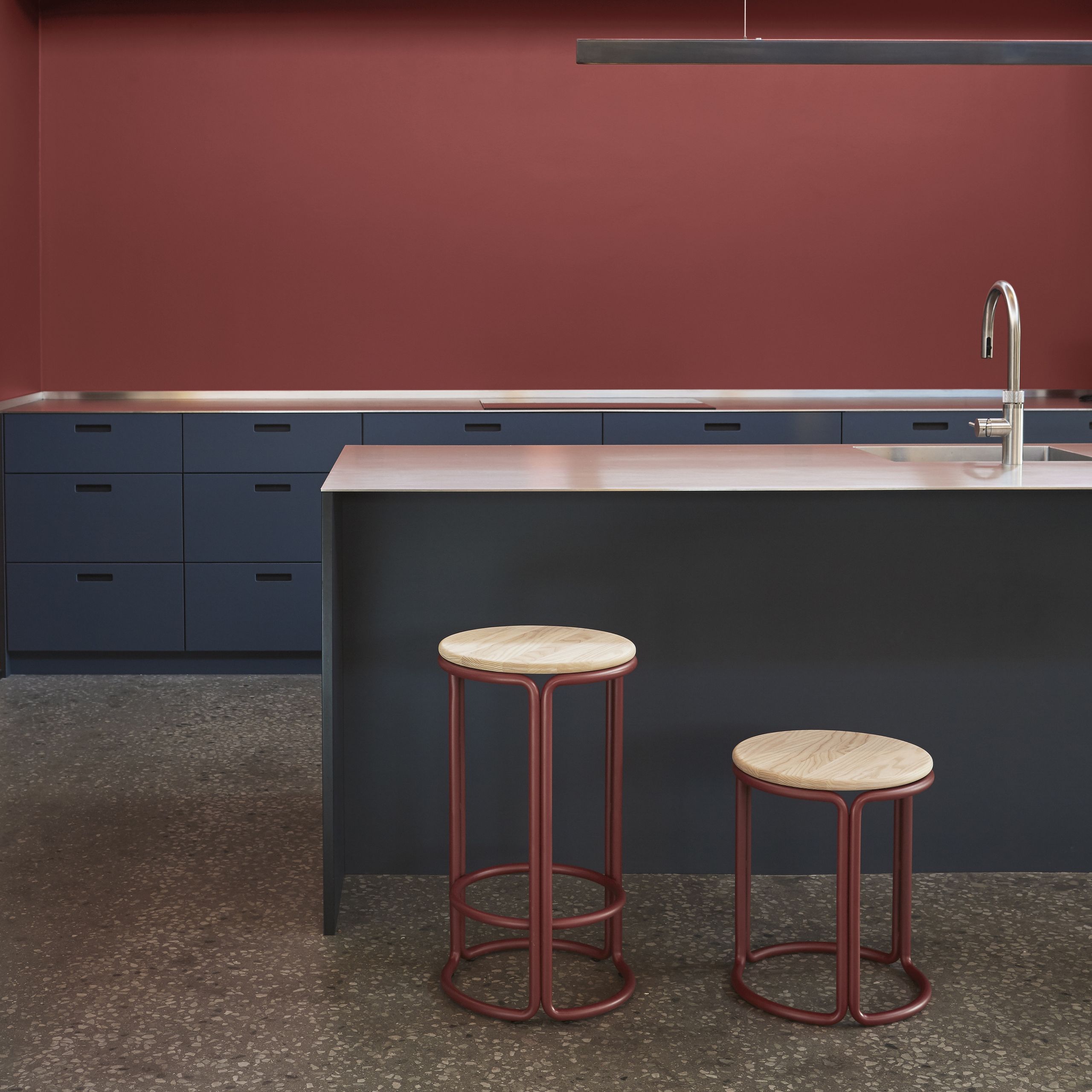 PLEASE WAIT to be SEATED - Skammel - Hardie Stool / By Philippe Malouin - Savanne Leather Black / Basque Red