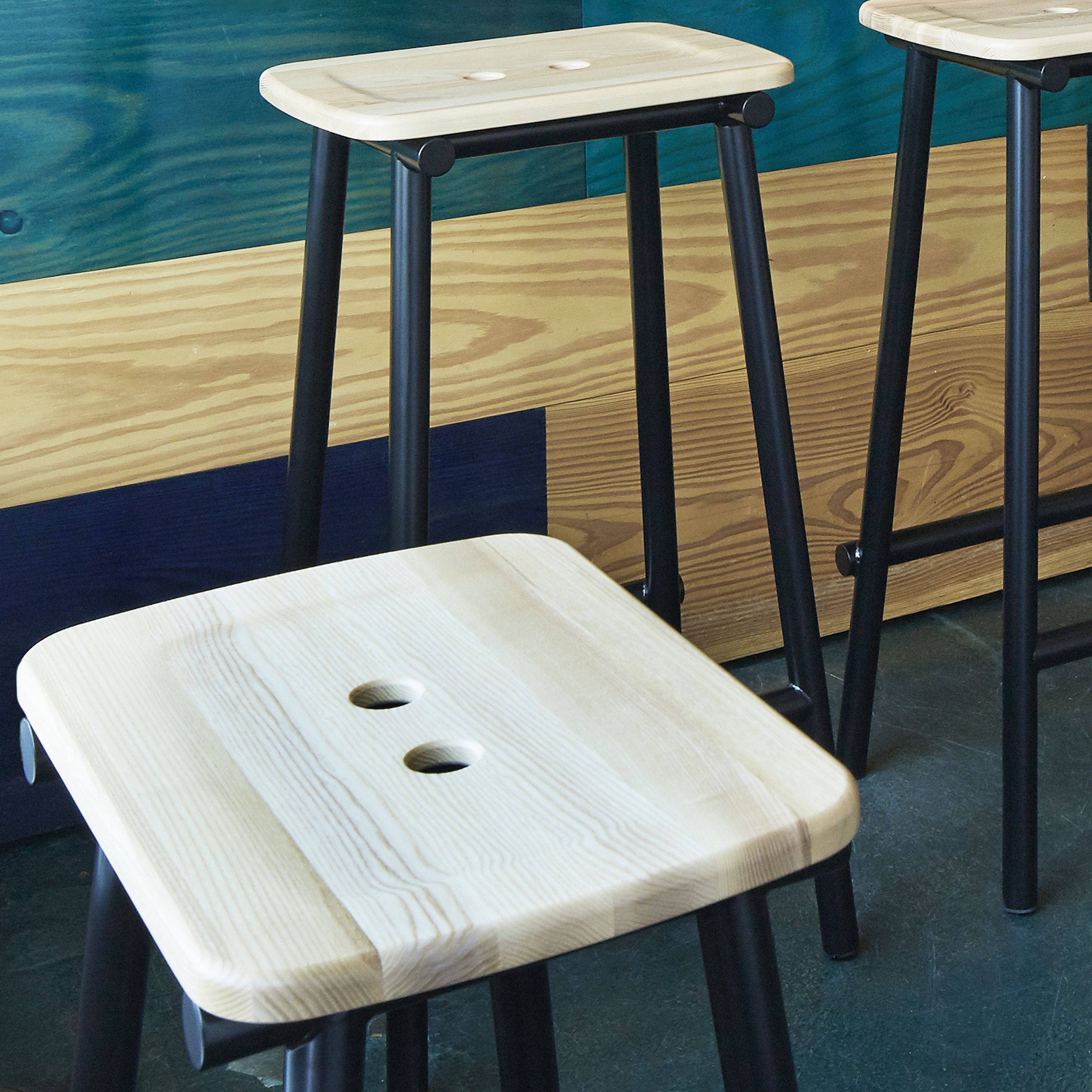 PLEASE WAIT to be SEATED - Hocker - Tubby Tube Stool / By Faye Toogood - Natural Ash / Black