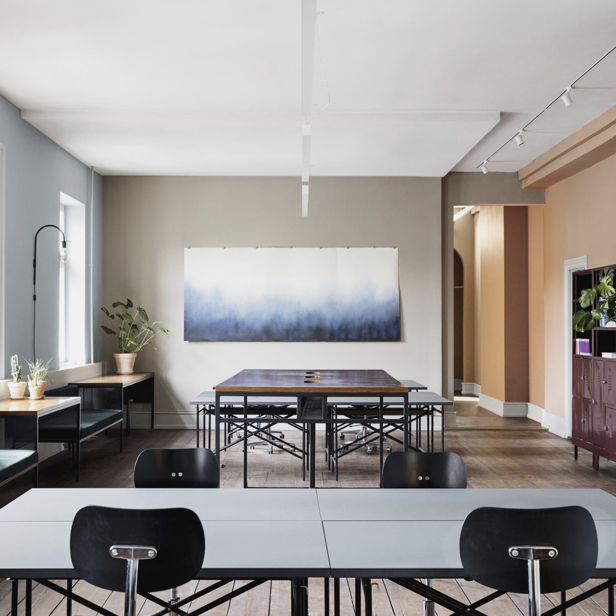 PLEASE WAIT to be SEATED - Psací stůl - Eiermann1 Desk / By Egon Eiermann - Black Linoleum w. Oak Edge / Black