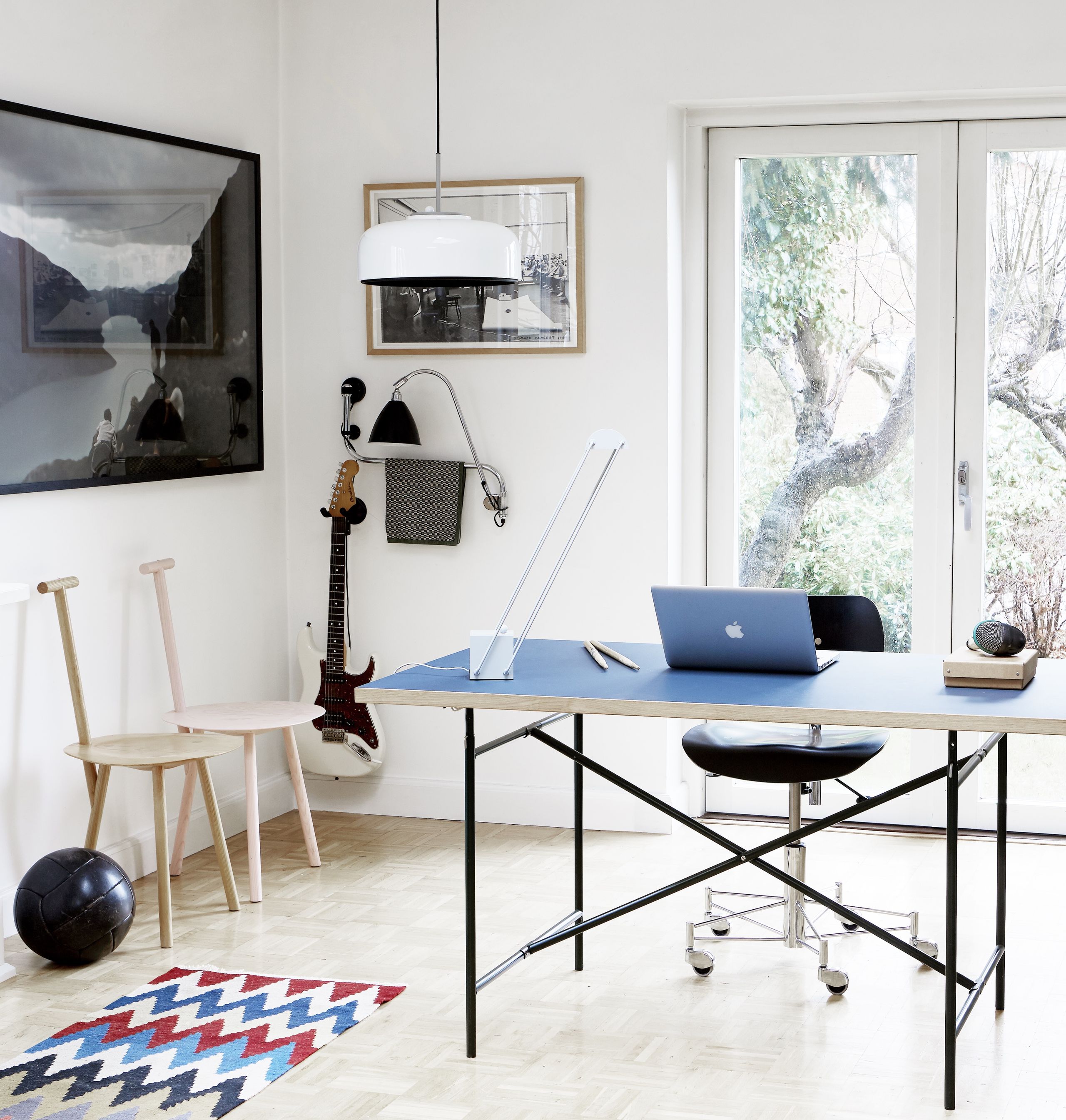 PLEASE WAIT to be SEATED - Psací stůl - Eiermann1 Desk / By Egon Eiermann - Black Linoleum w. Oak Edge / Black