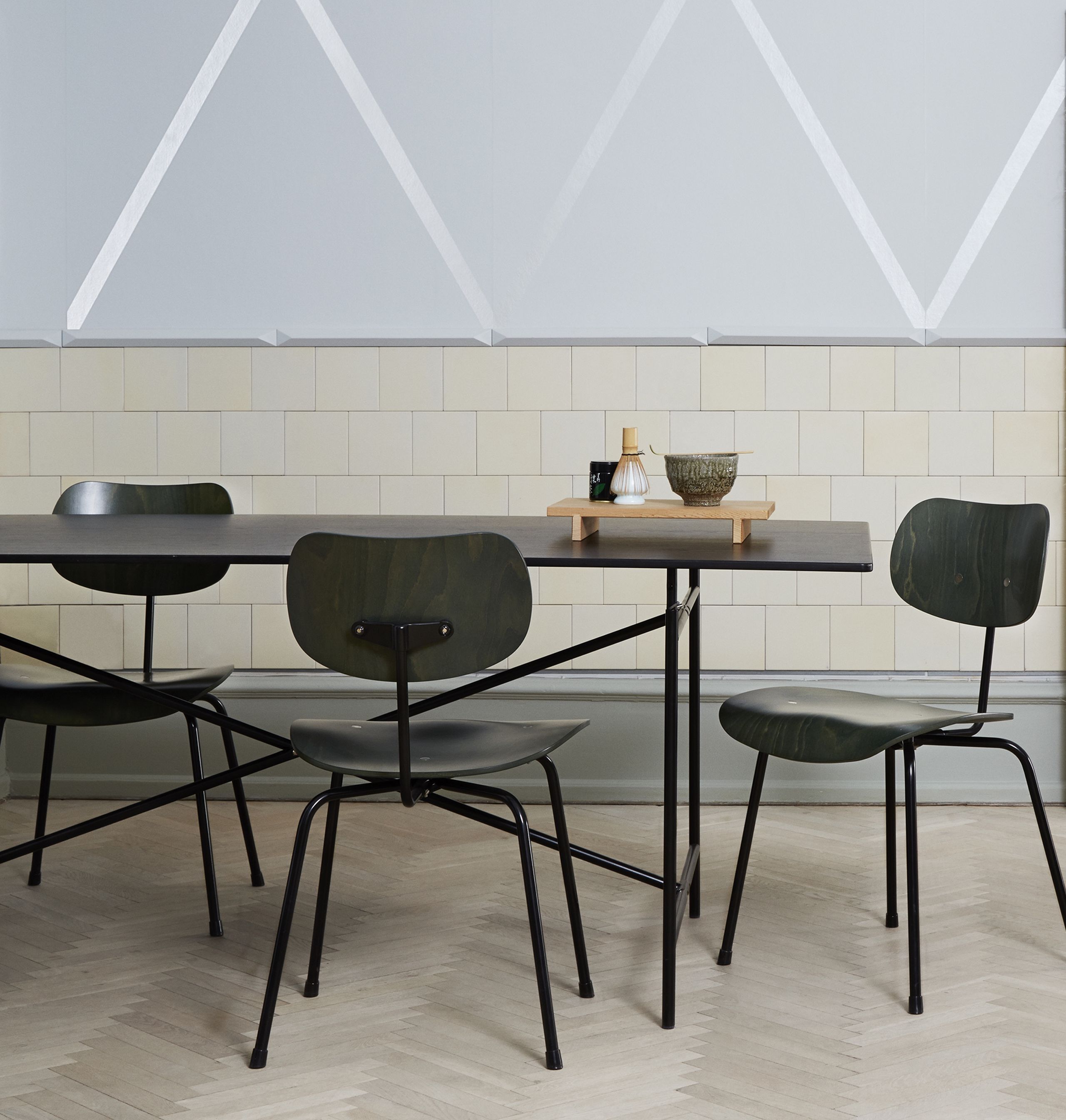 PLEASE WAIT to be SEATED - Stół jadalny - Eiermann2 Dining Table / By Egon Eiermann - Grey Linoleum w. Oak Edge / Chrome