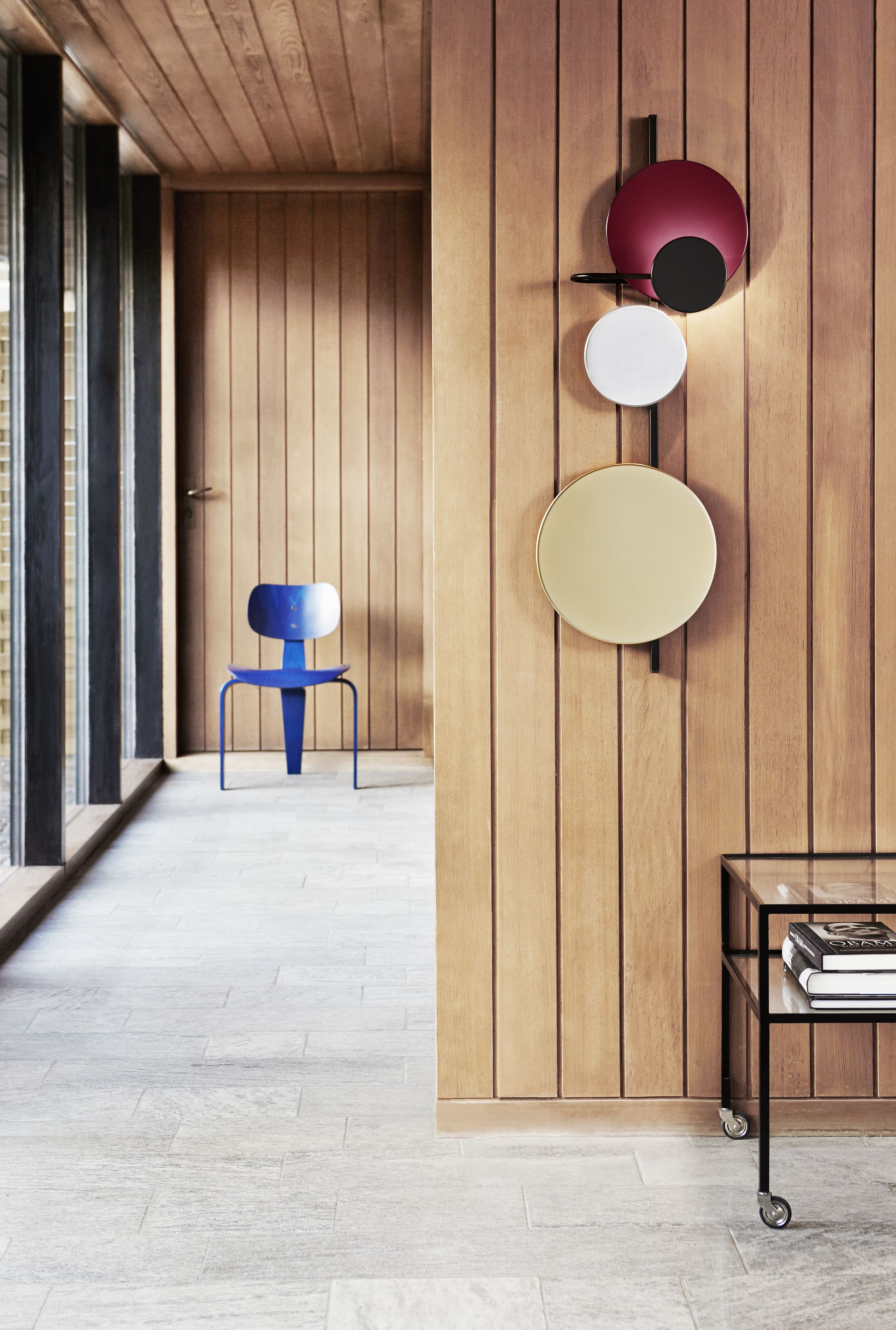 PLEASE WAIT to be SEATED - Væglampe - Planet Lamp / By Mette Schelde - Electric Blue