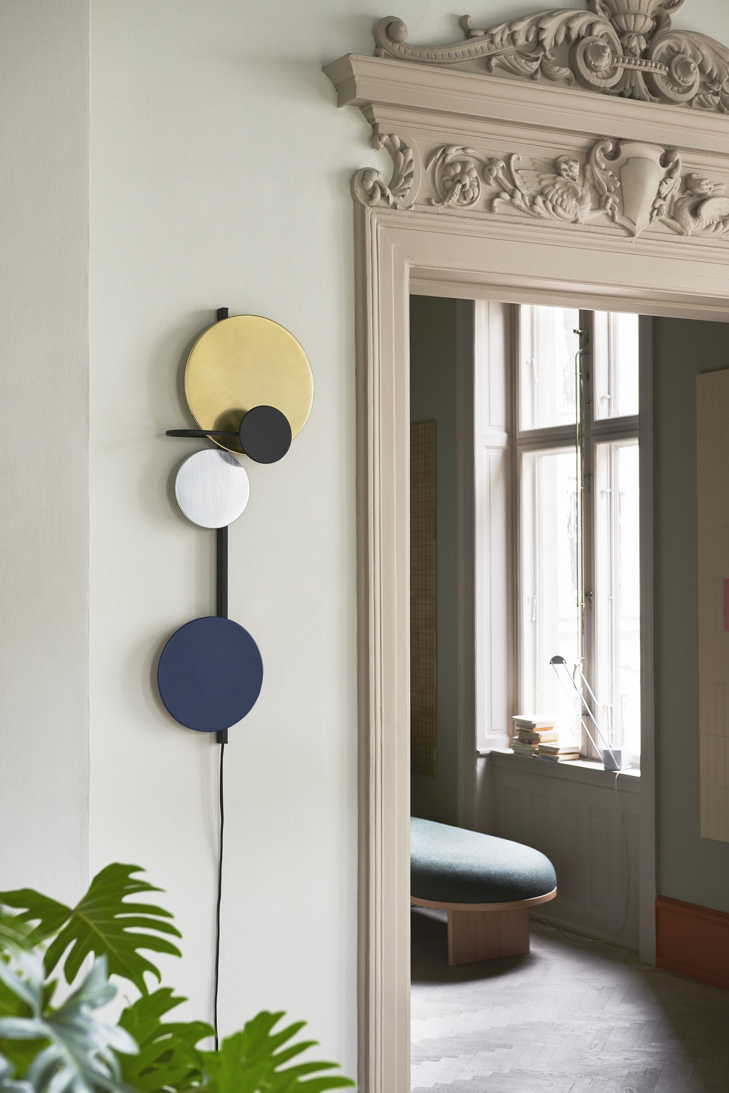 PLEASE WAIT to be SEATED - Væglampe - Planet Lamp / By Mette Schelde - Fig Purple