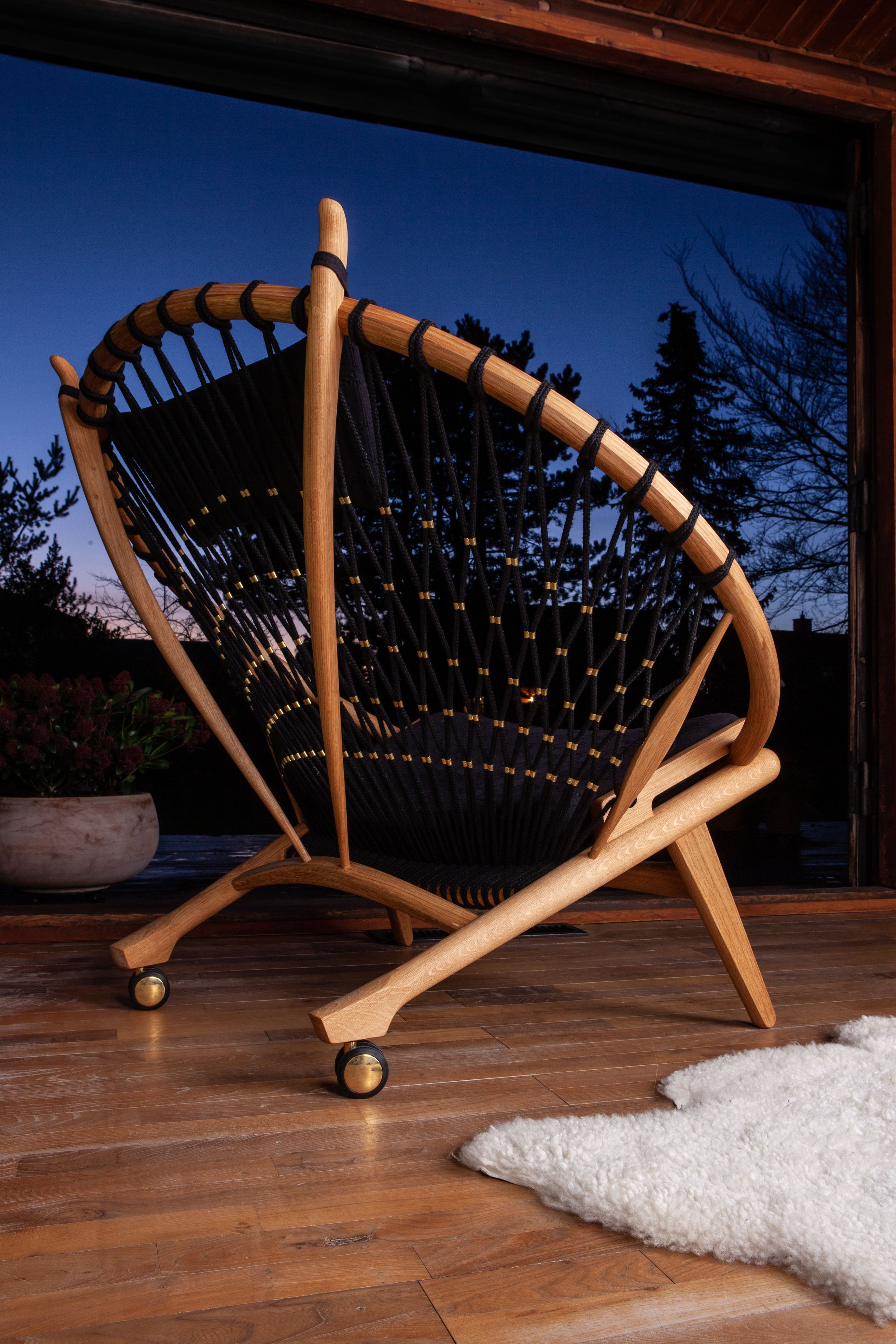 PP Møbler - Lænestol - pp130 Circle Chair / By Hans J. Wegner - Coda 2 0410 / Natural Flag Halyard / Stainless Steel / Soaped Oak