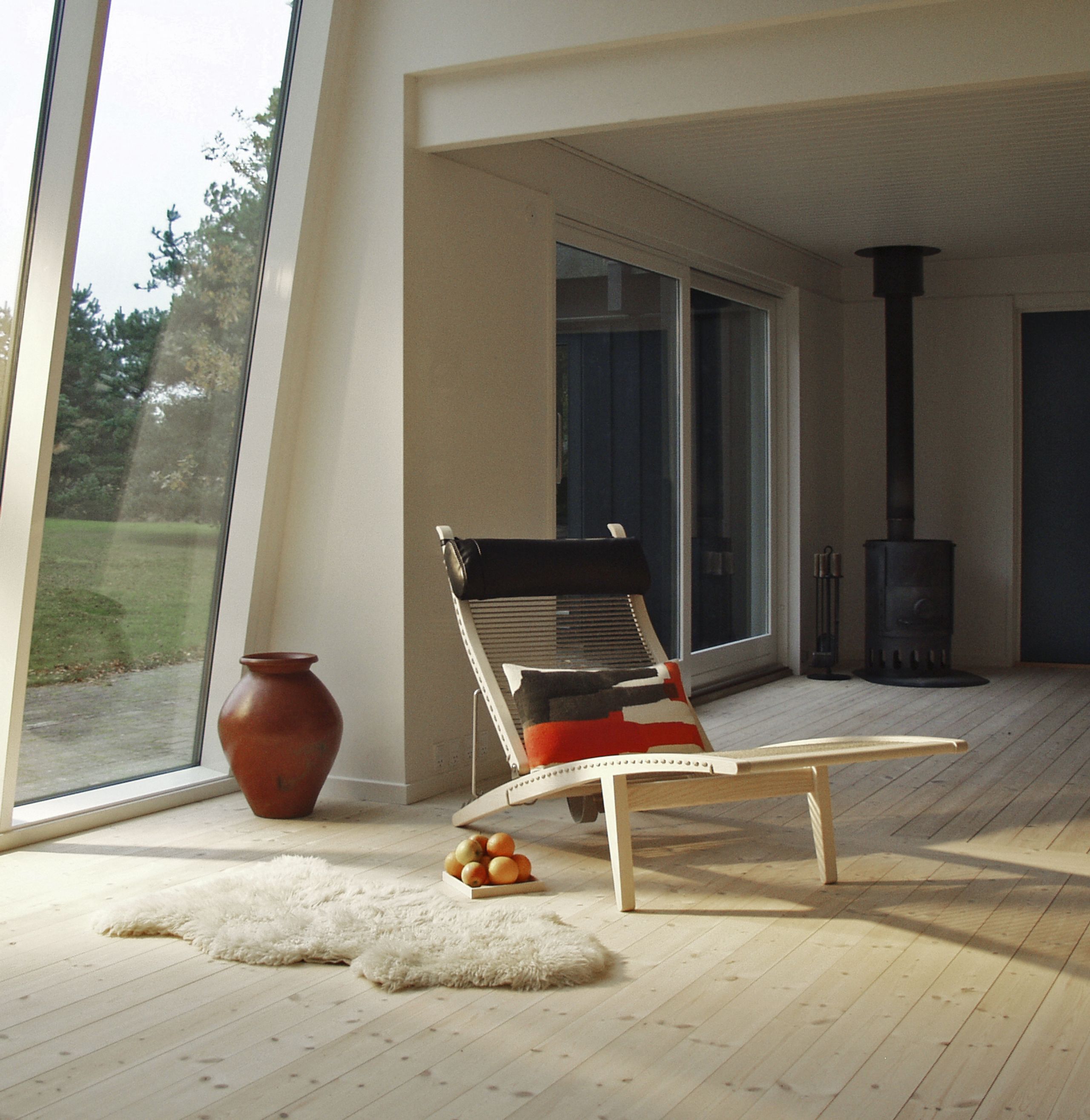 PP Møbler - Liegestuhl - pp524 Deck Chair / By Hans J. Wegner - Natural Flag Halyard / Standard Fabric / Soaped Oak
