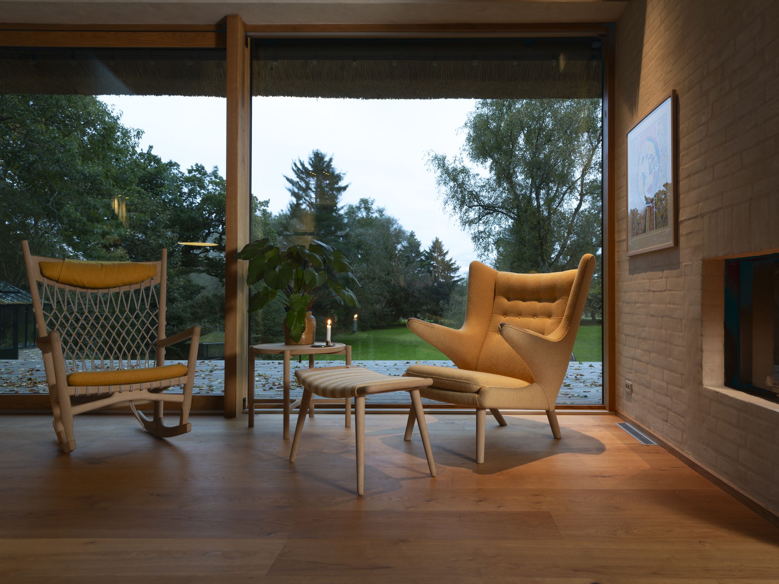 PP Møbler - Side table - pp35 Tray Table / By Hans J. Wegner - TannicTint Black Oak
