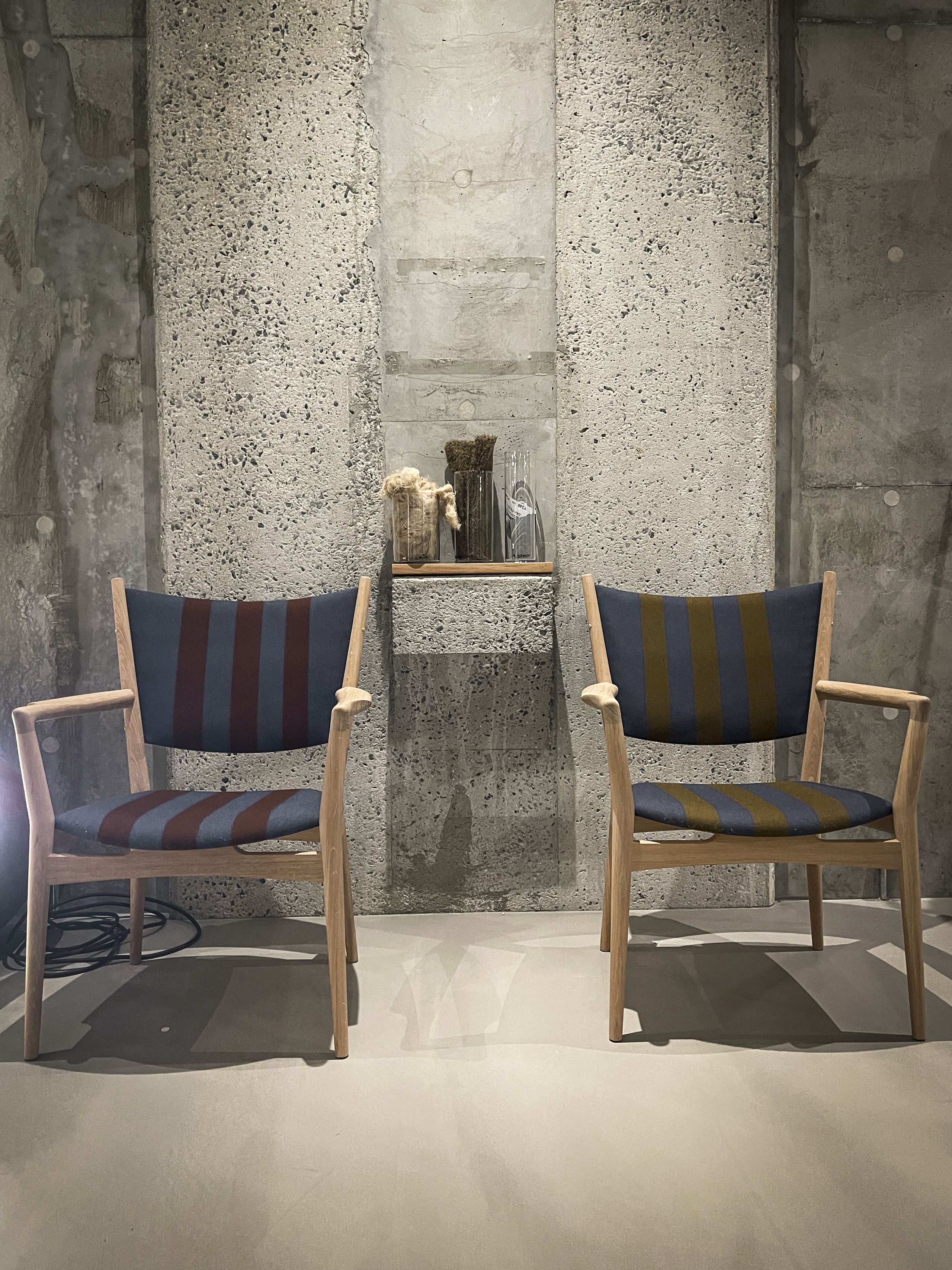 PP Møbler - Spisebordsstol - pp240 Conference Chair / By Hans J. Wegner - Vegetal Leather Nature 20090 / Soaped Ash