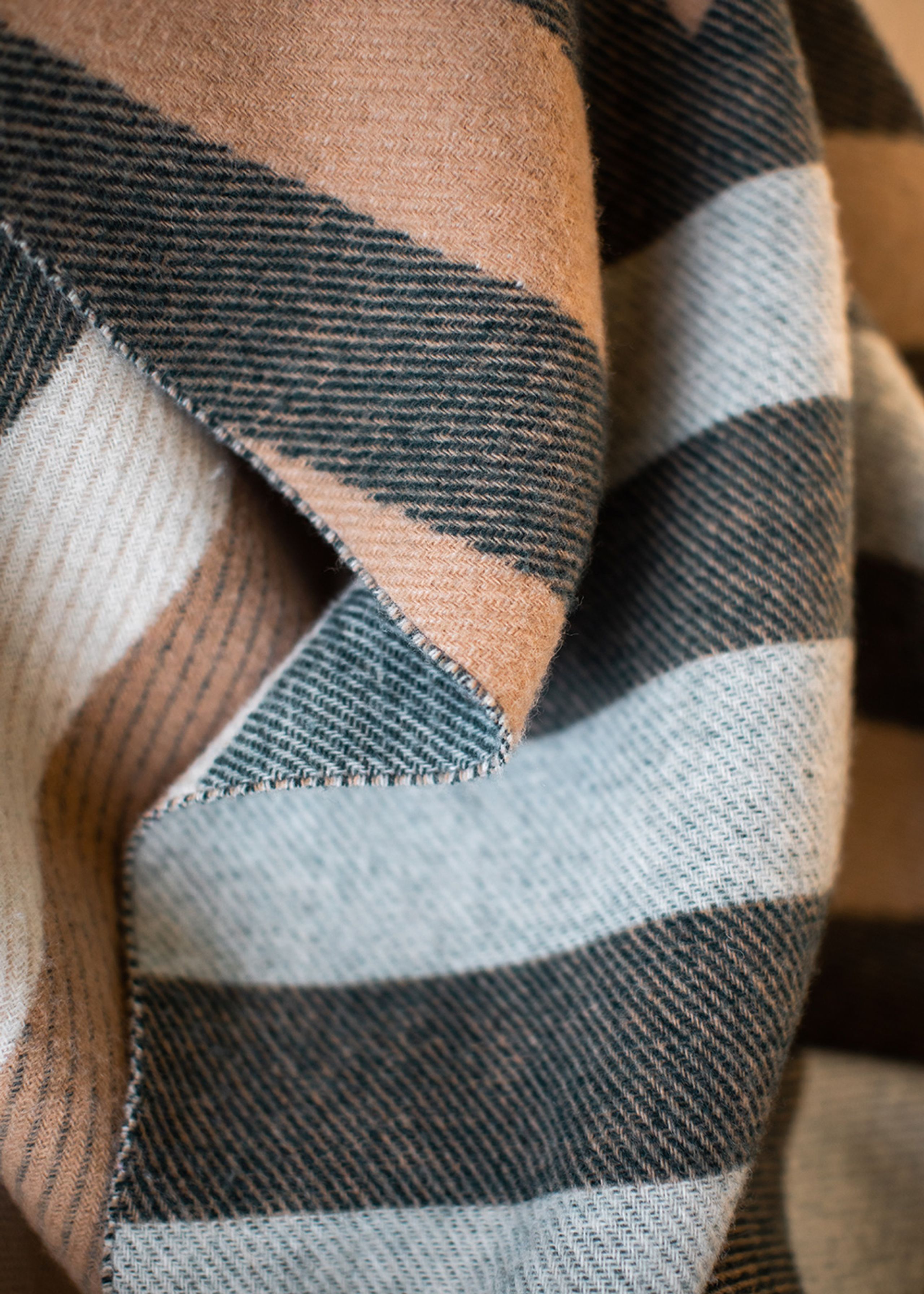 raawii - Plaid - Patch Plaid - White & Deer & Onyx