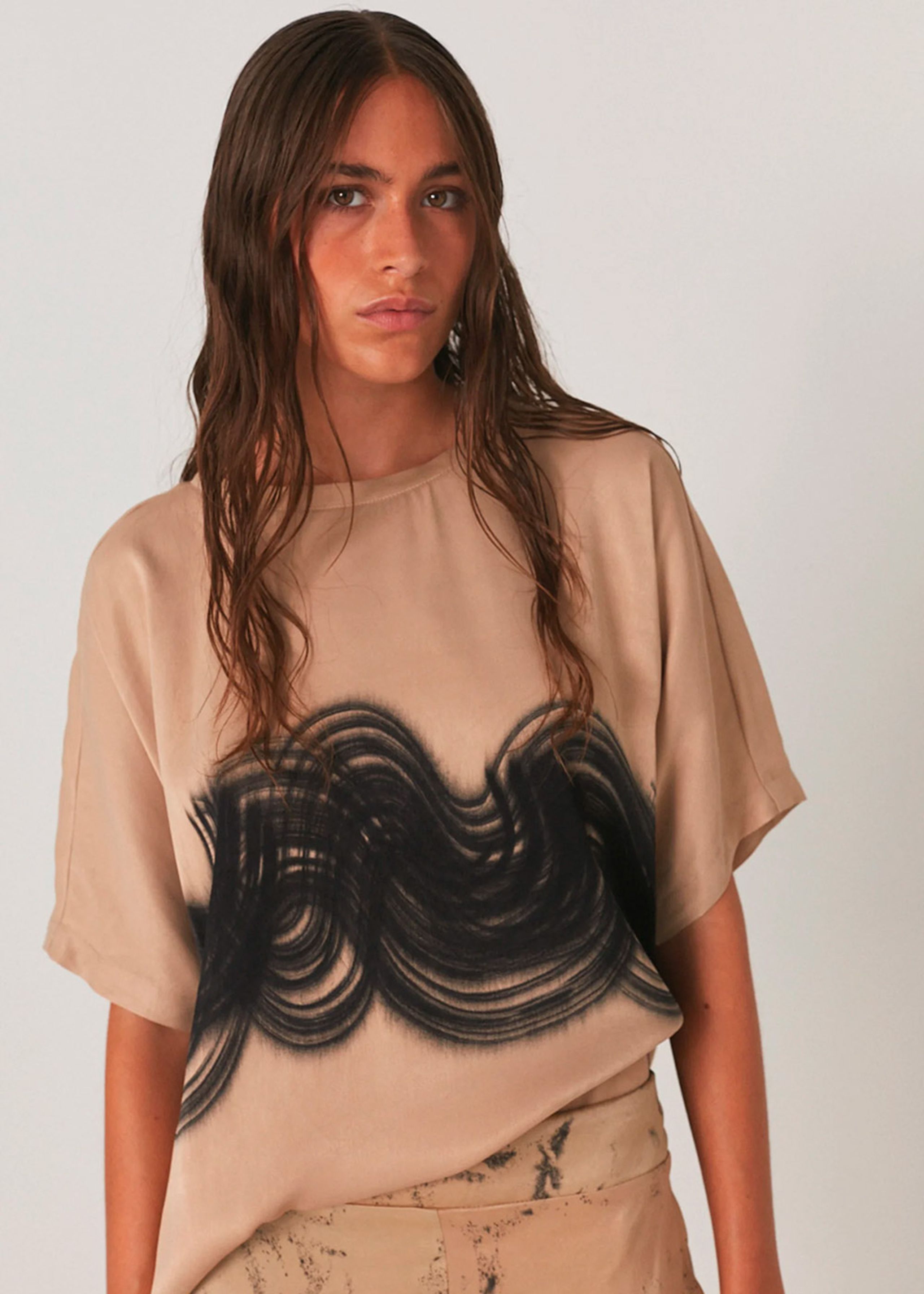 Rabens Saloner - T-shirt - Swirl Cropped T-shirt - Maggi - Black sculp combo