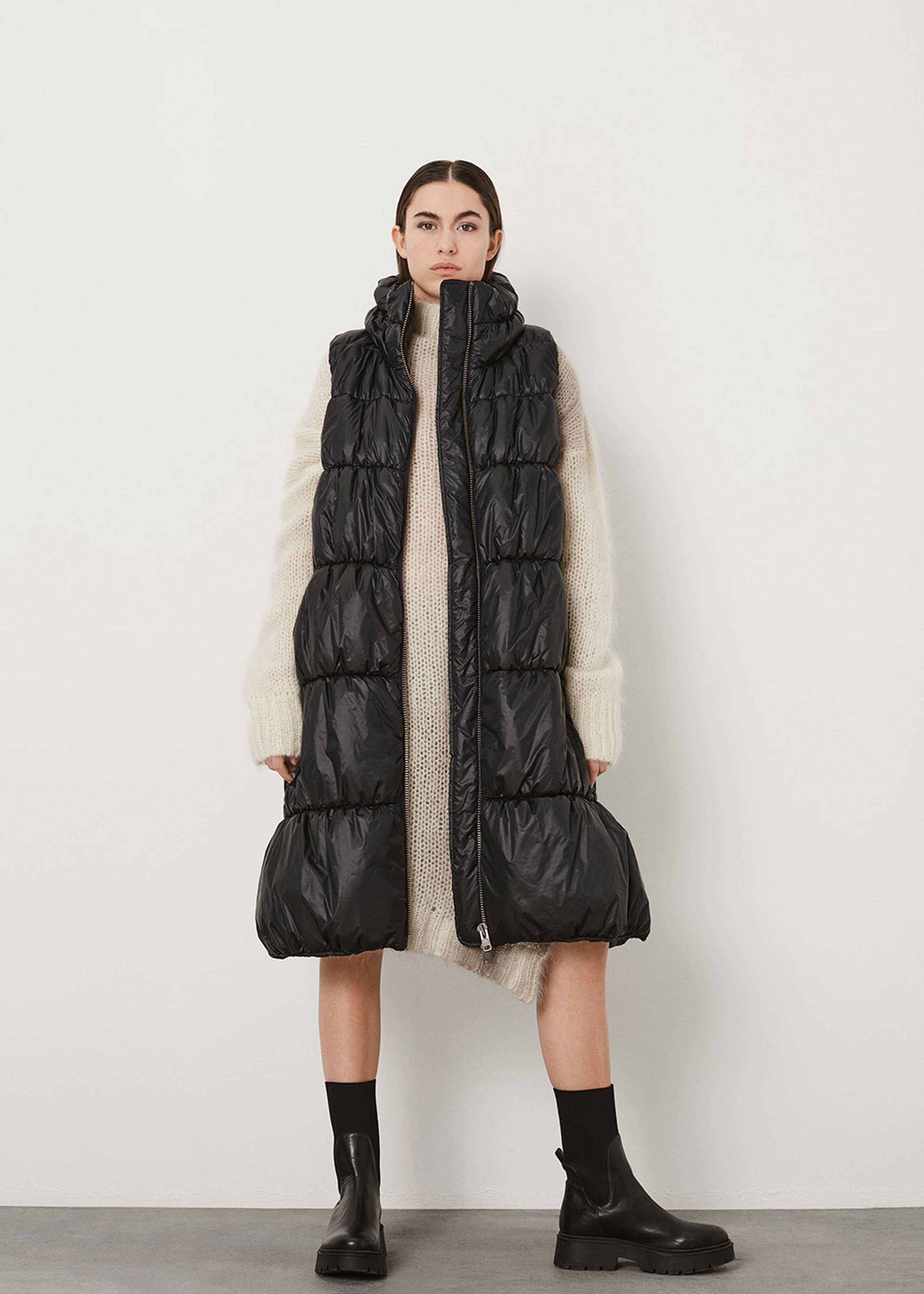 Rabens Saloner - Weste - Evan - High shine vest - Black