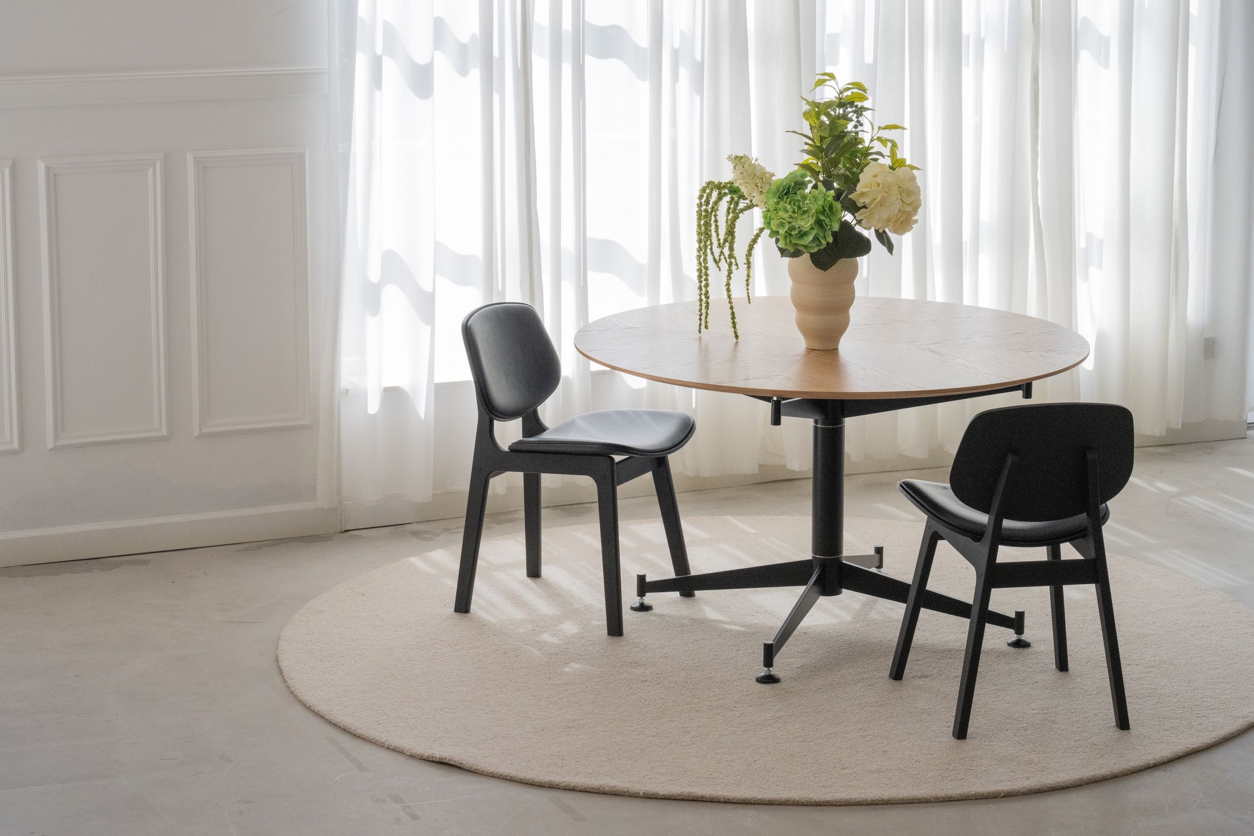 Ro Collection - Tavolo da pranzo - Star Table - Laminate/Iris - Ø128