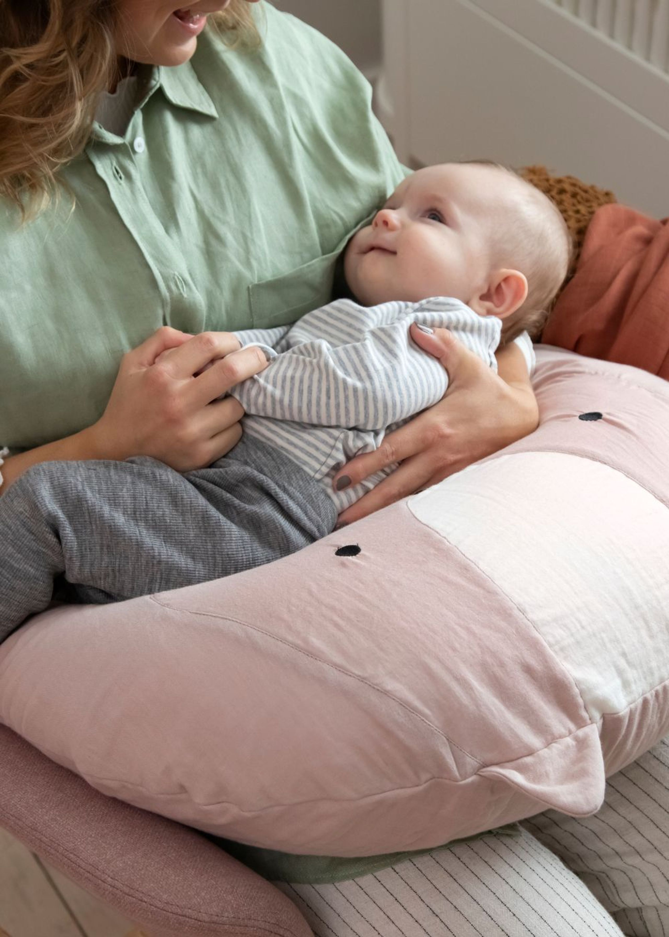 Sebra - Kudde för amning - Nursing Pillow - Zappy the Squirrel - Pink