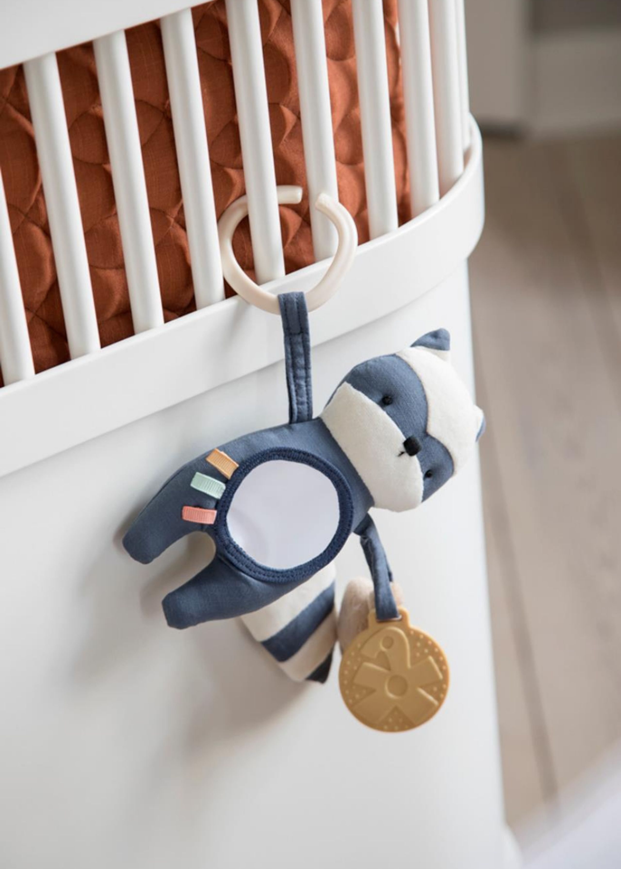 Sebra - Legetøj - Aktivitetslegetøj, Vaskebjørnen Rebel - The Raccoon Rebel