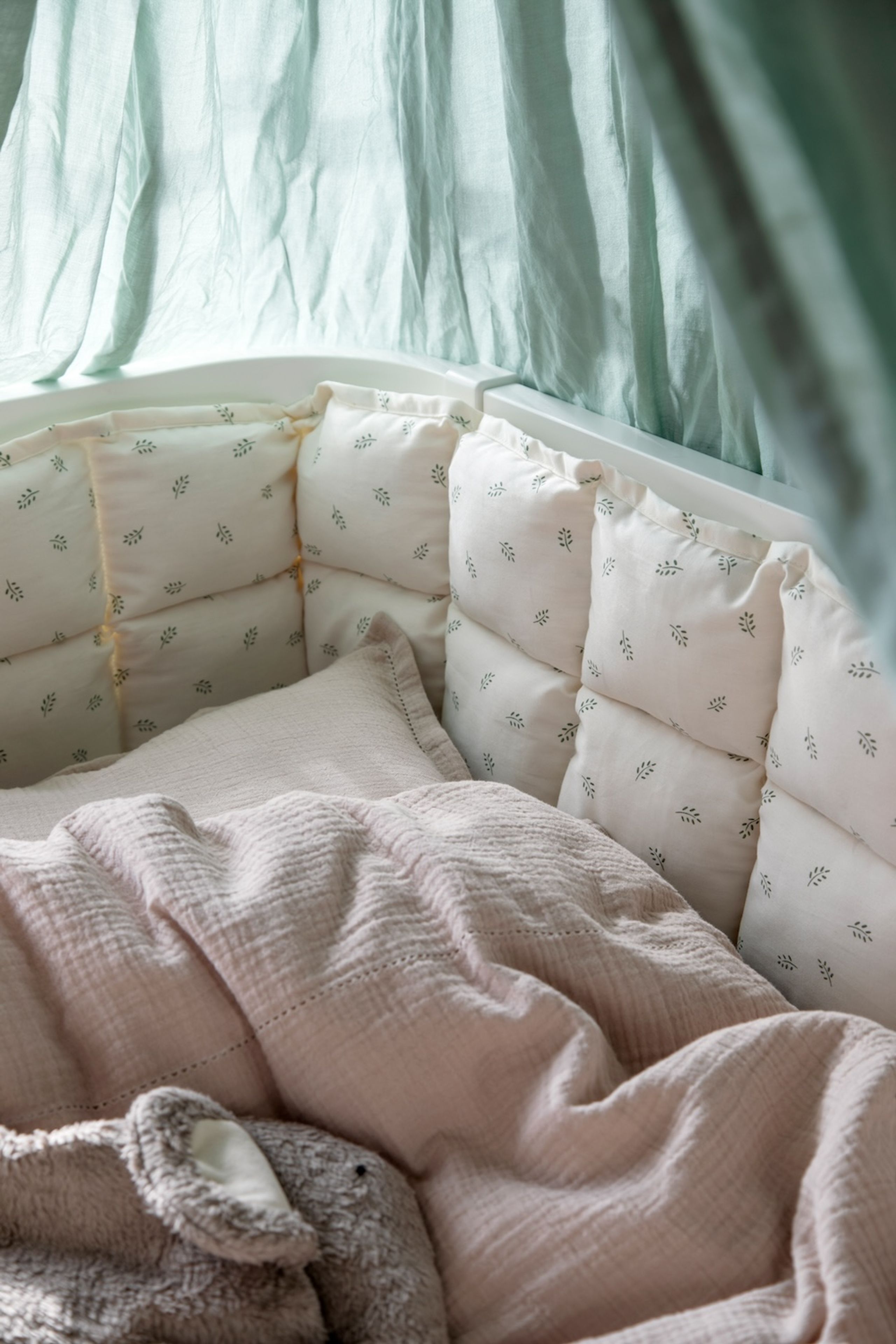 Sebra - Nestchen - Baby Bumper - Kapok - Sophora Leaves