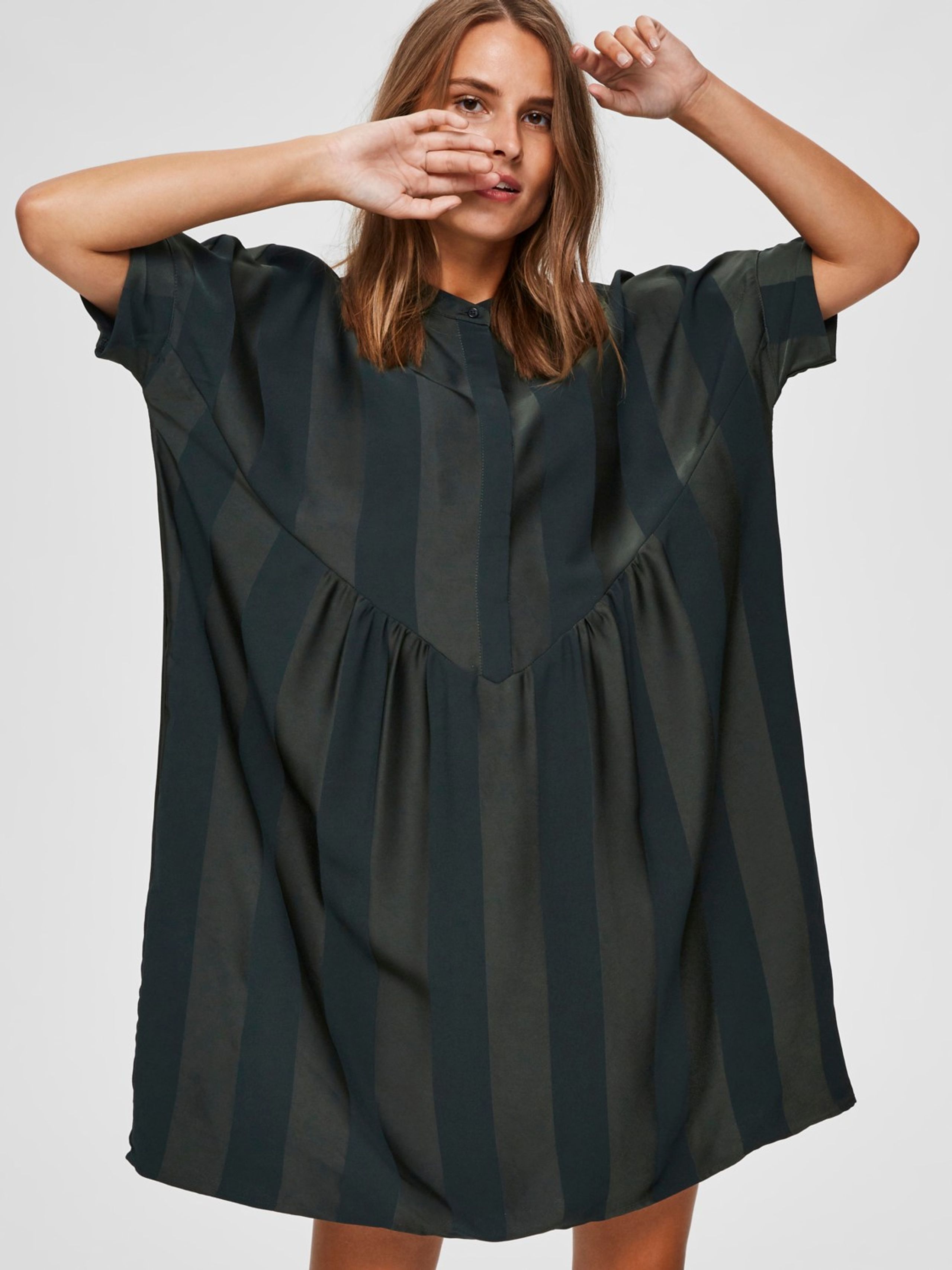 Selected Femme - Kleid - SLFViola SS Oversize Dress - Scarab