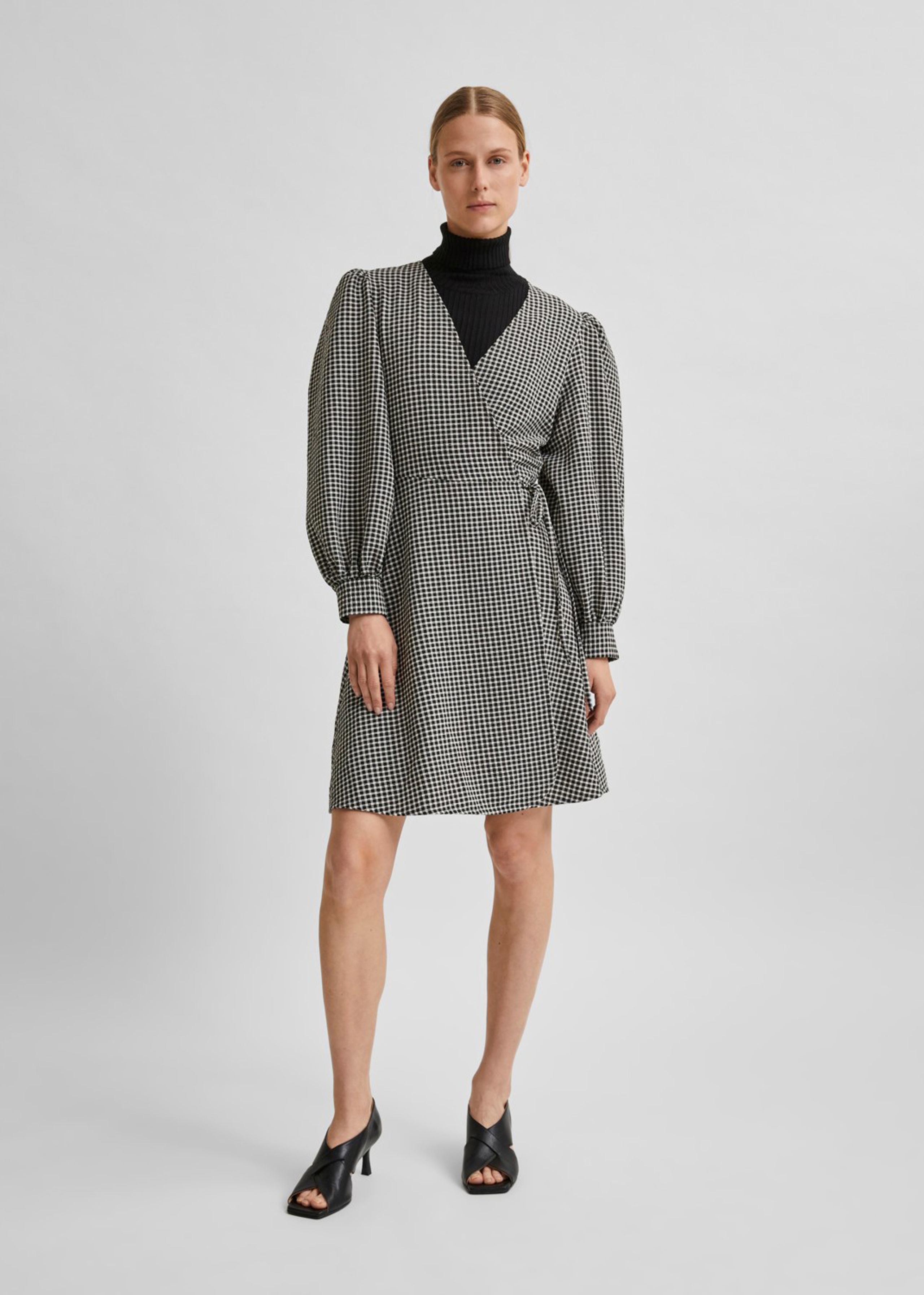 Selected Femme - Kjole - SLFCharlie Short Wrap Dress - Black w / Brick Check
